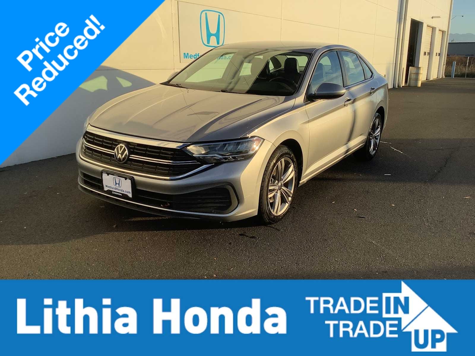 2024 Volkswagen Jetta SE's photo