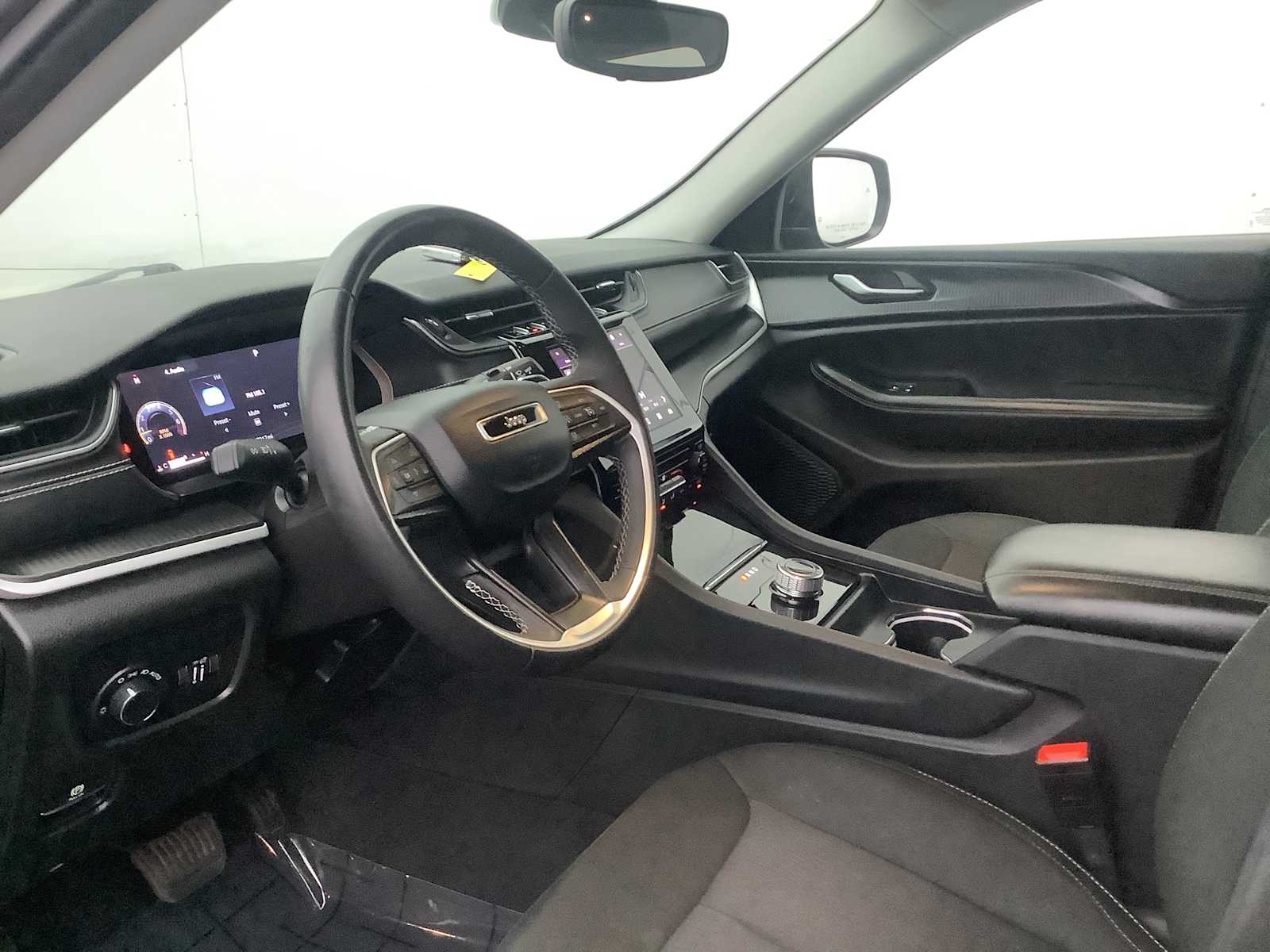 Thumbnail: 2023 Jeep Grand Cherokee - 3