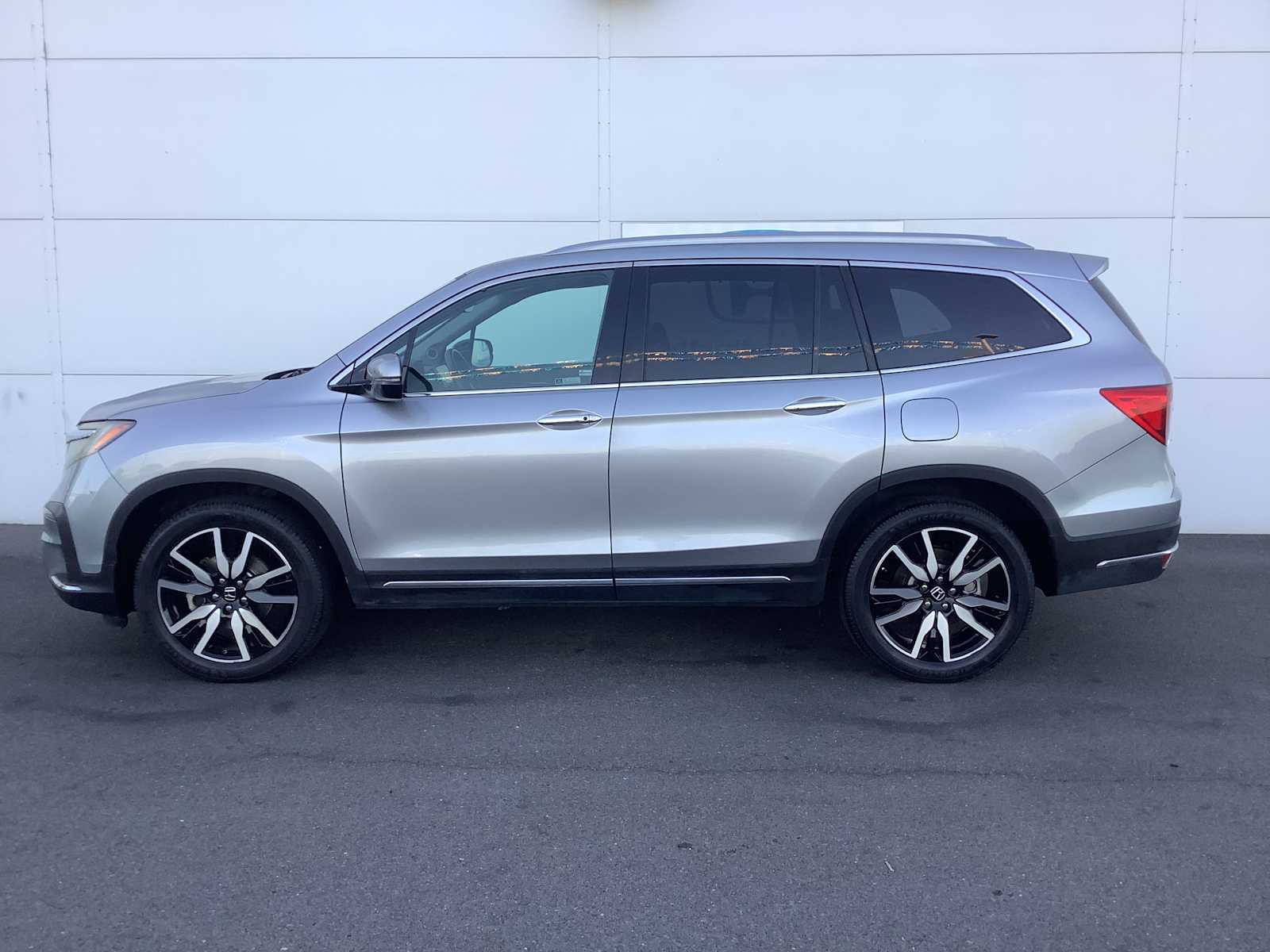 Thumbnail: 2019 Honda Pilot - 2