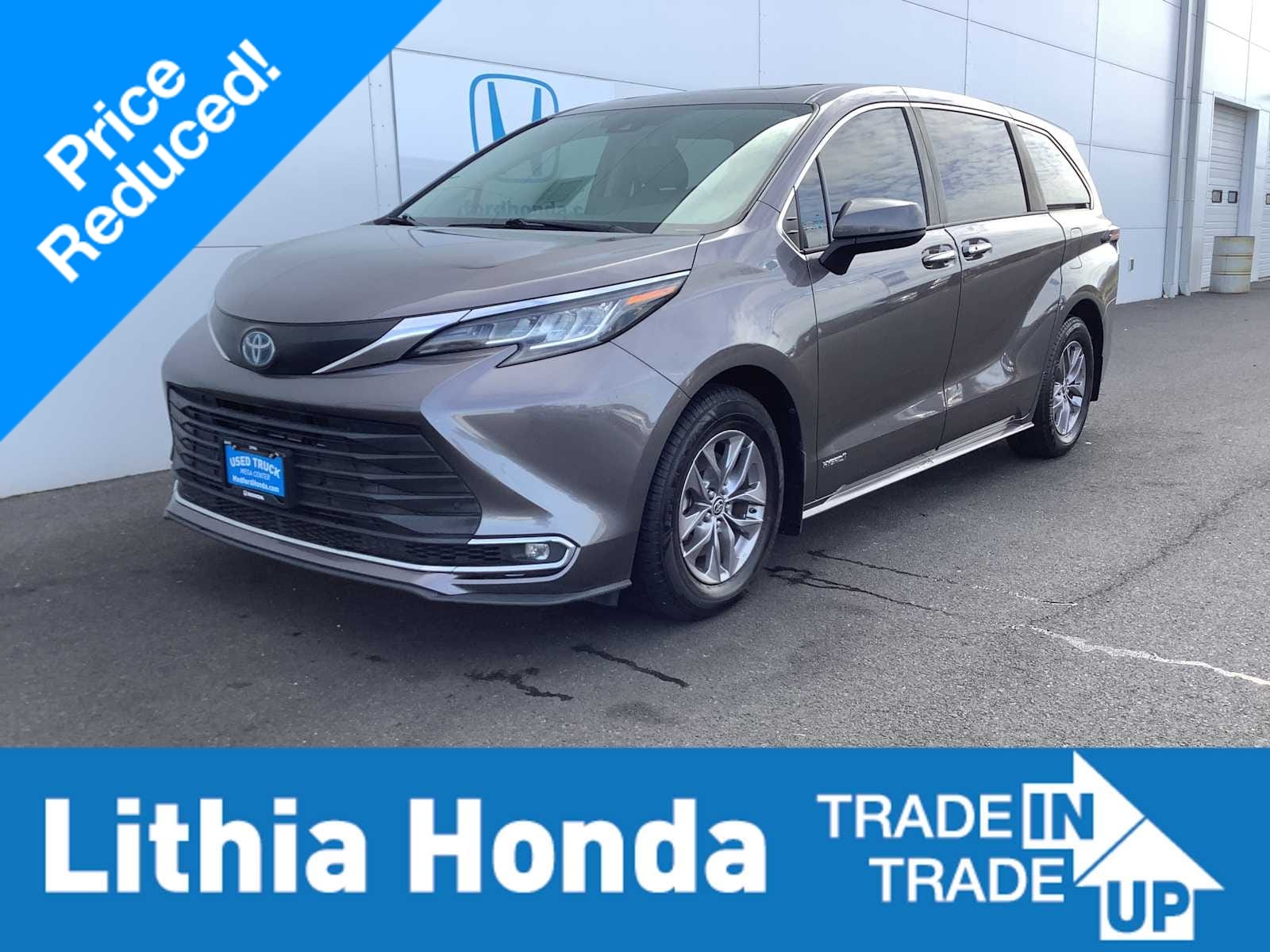 Thumbnail: 2021 Toyota Sienna - 1