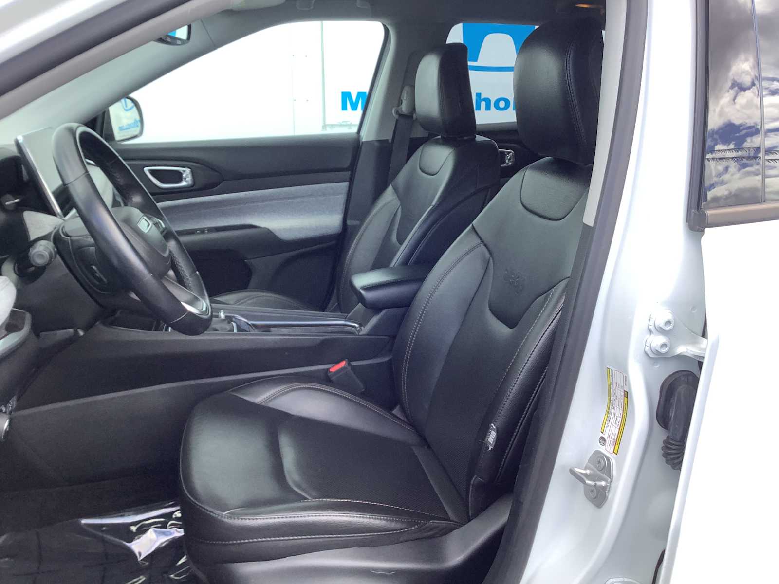 Thumbnail: 2022 Jeep Compass - 11