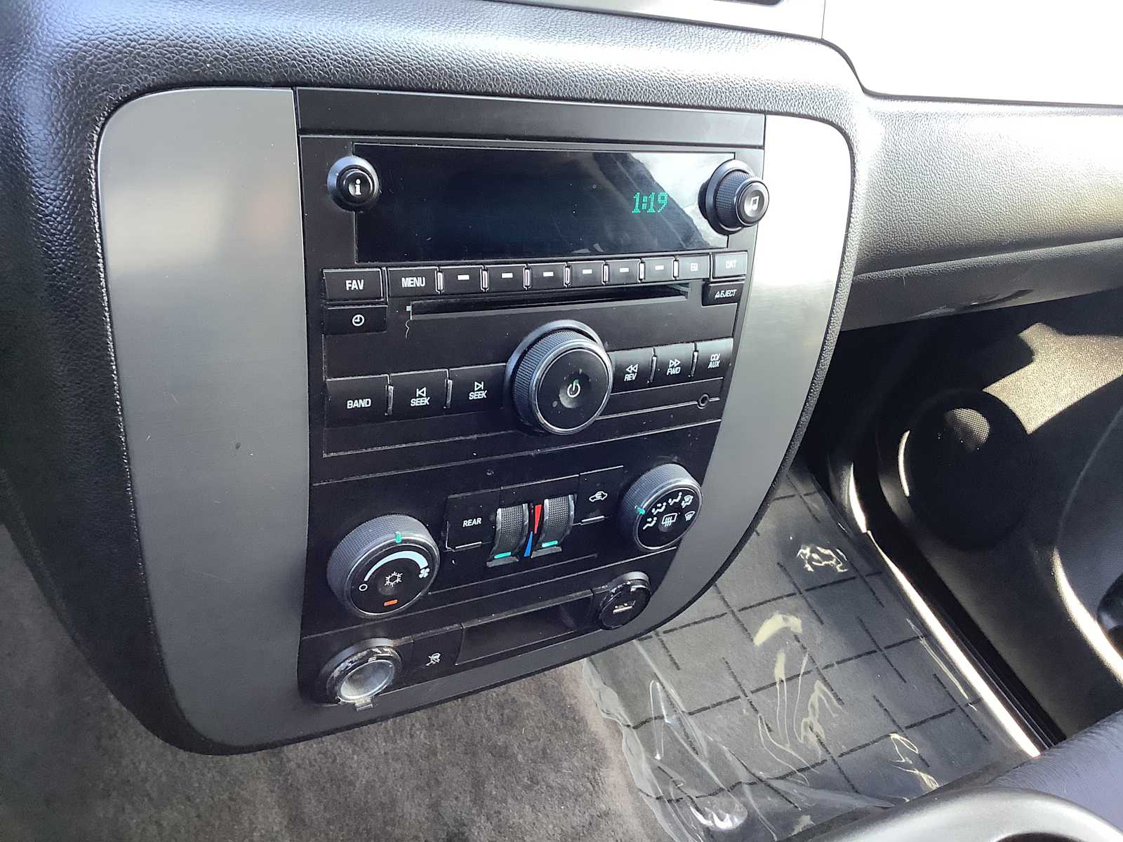 Thumbnail: 2010 Chevrolet Tahoe - 16