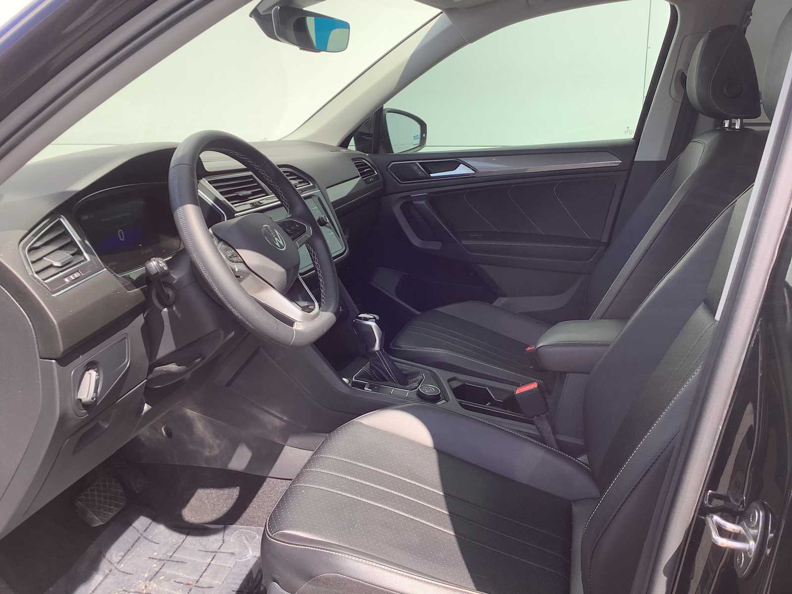 Thumbnail: 2022 Volkswagen Tiguan - 3