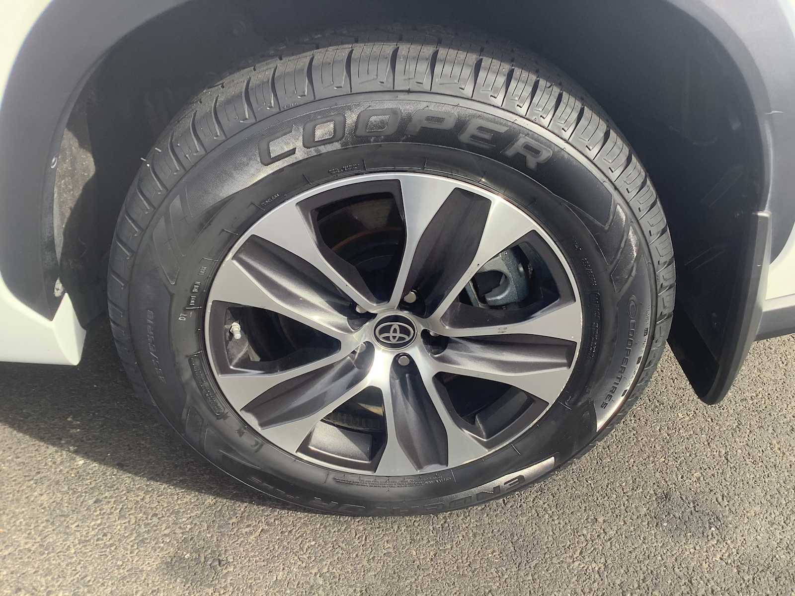 Thumbnail: 2023 Toyota Highlander - 7