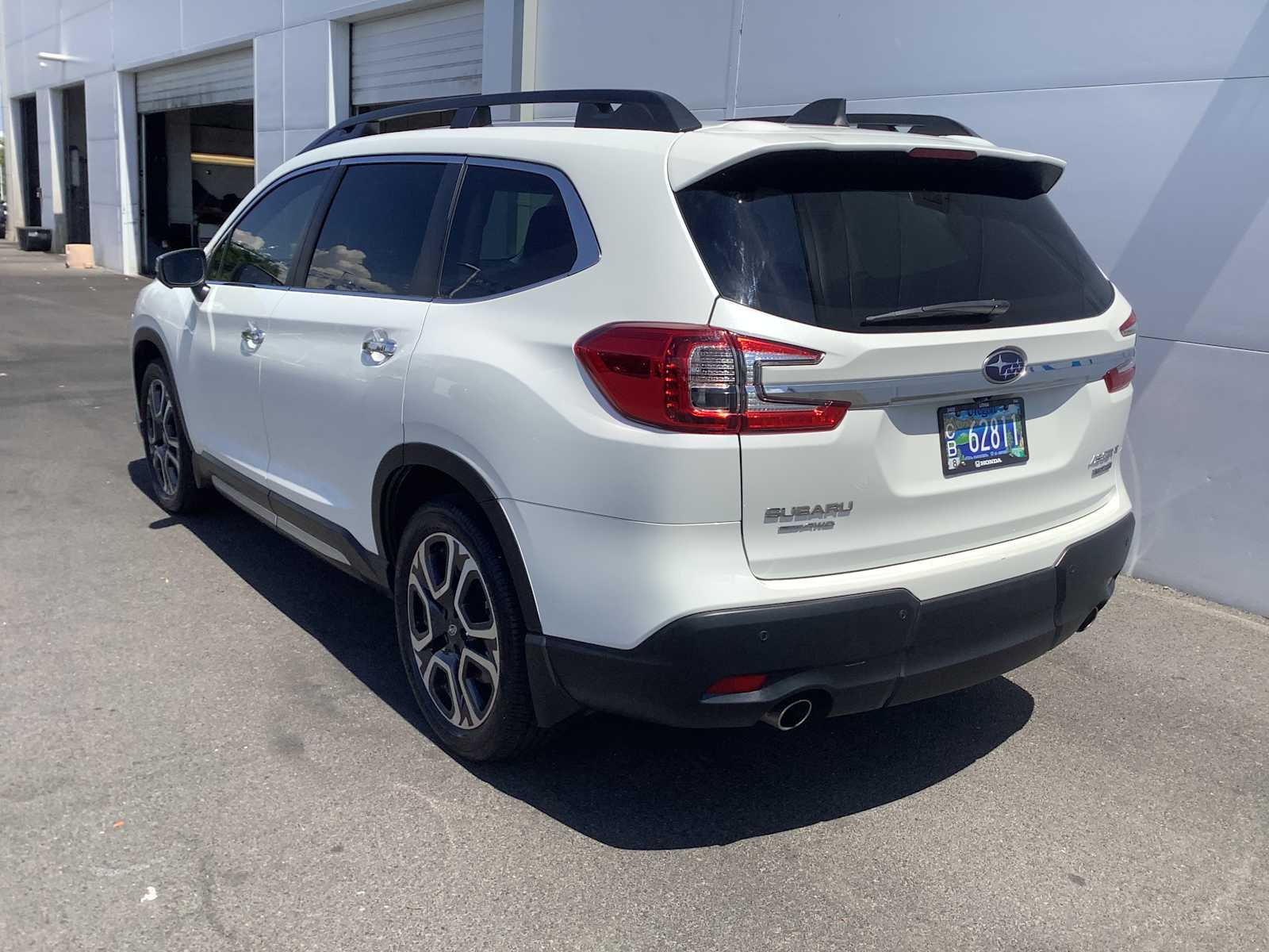 2023 Subaru Ascent Touring photo 3
