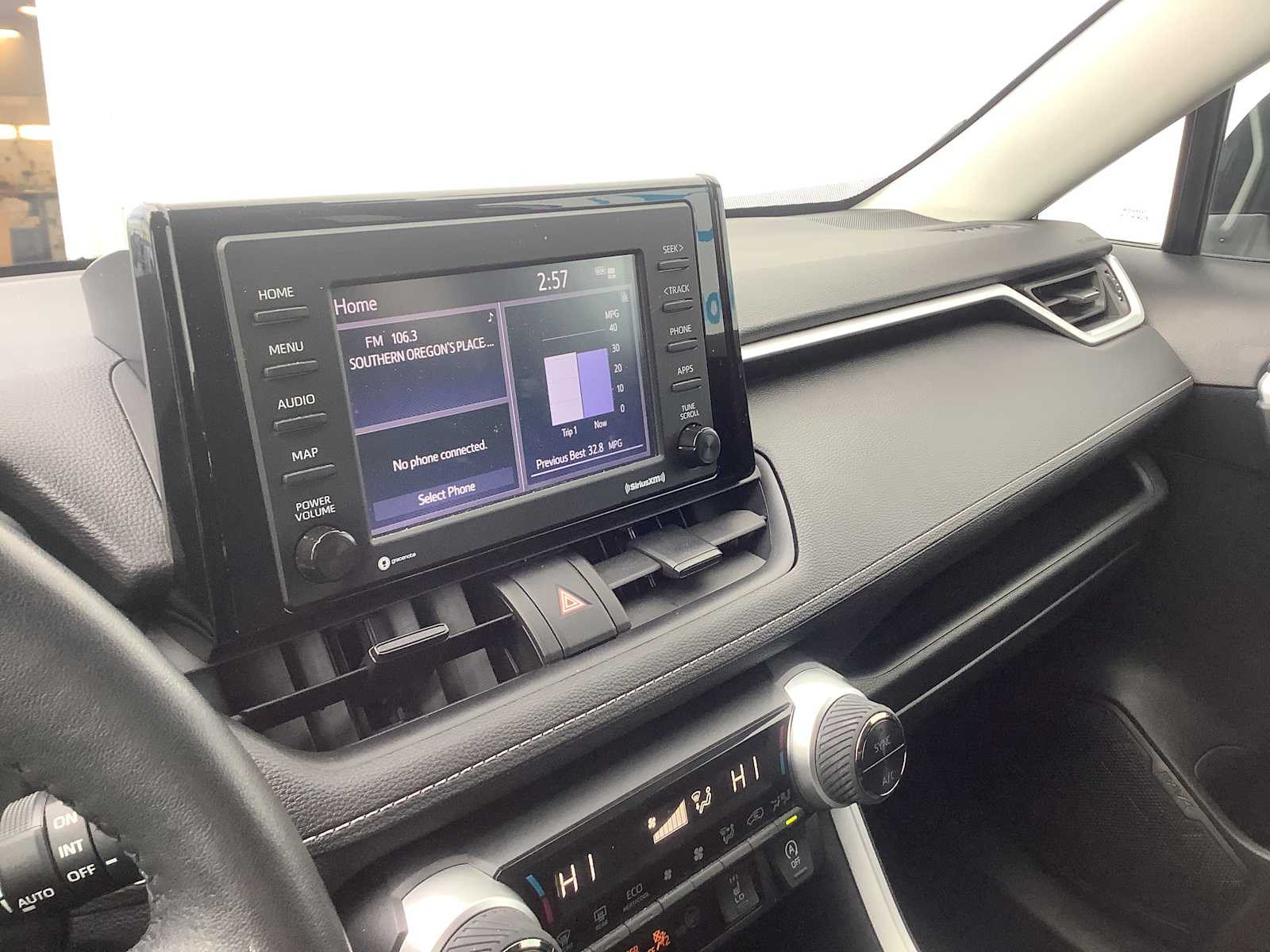 Thumbnail: 2022 Toyota RAV4 - 17