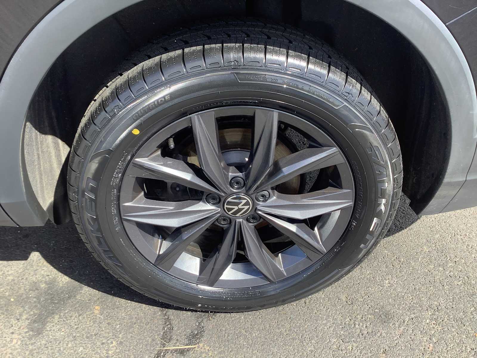 Thumbnail: 2022 Volkswagen Tiguan - 7