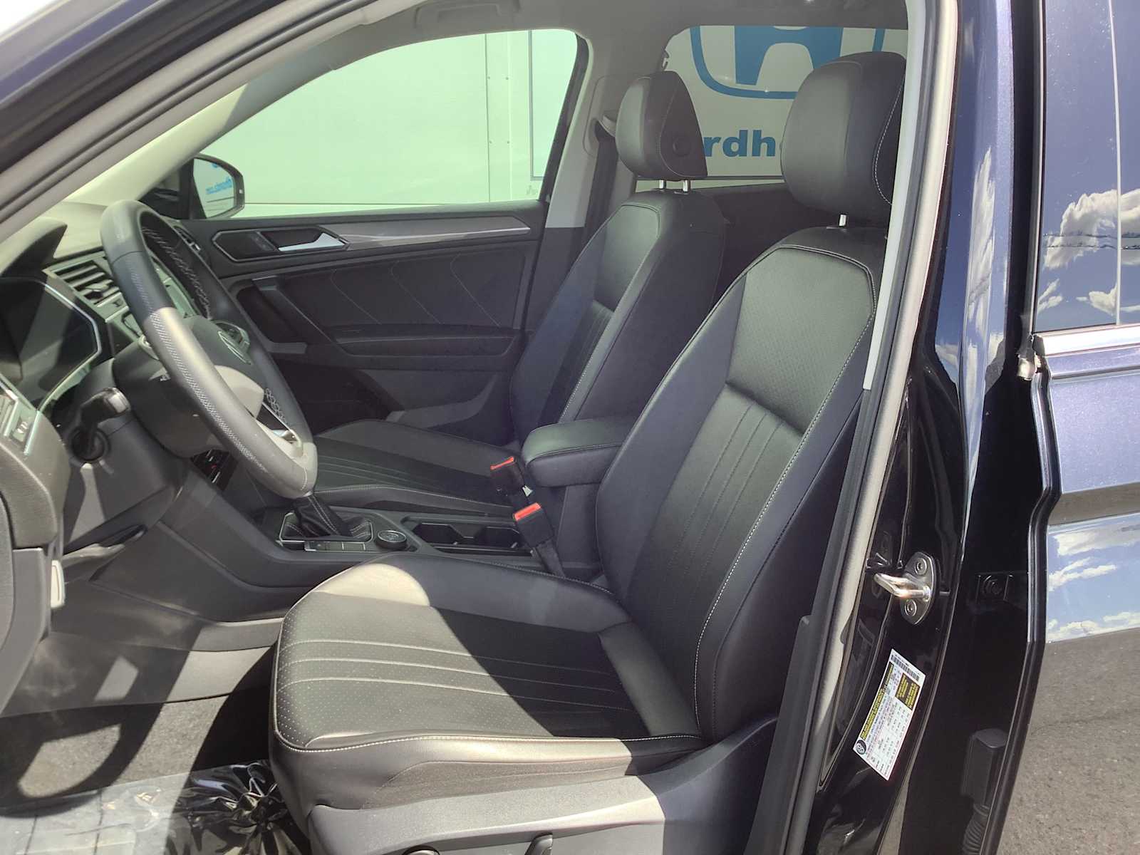 Thumbnail: 2022 Volkswagen Tiguan - 11