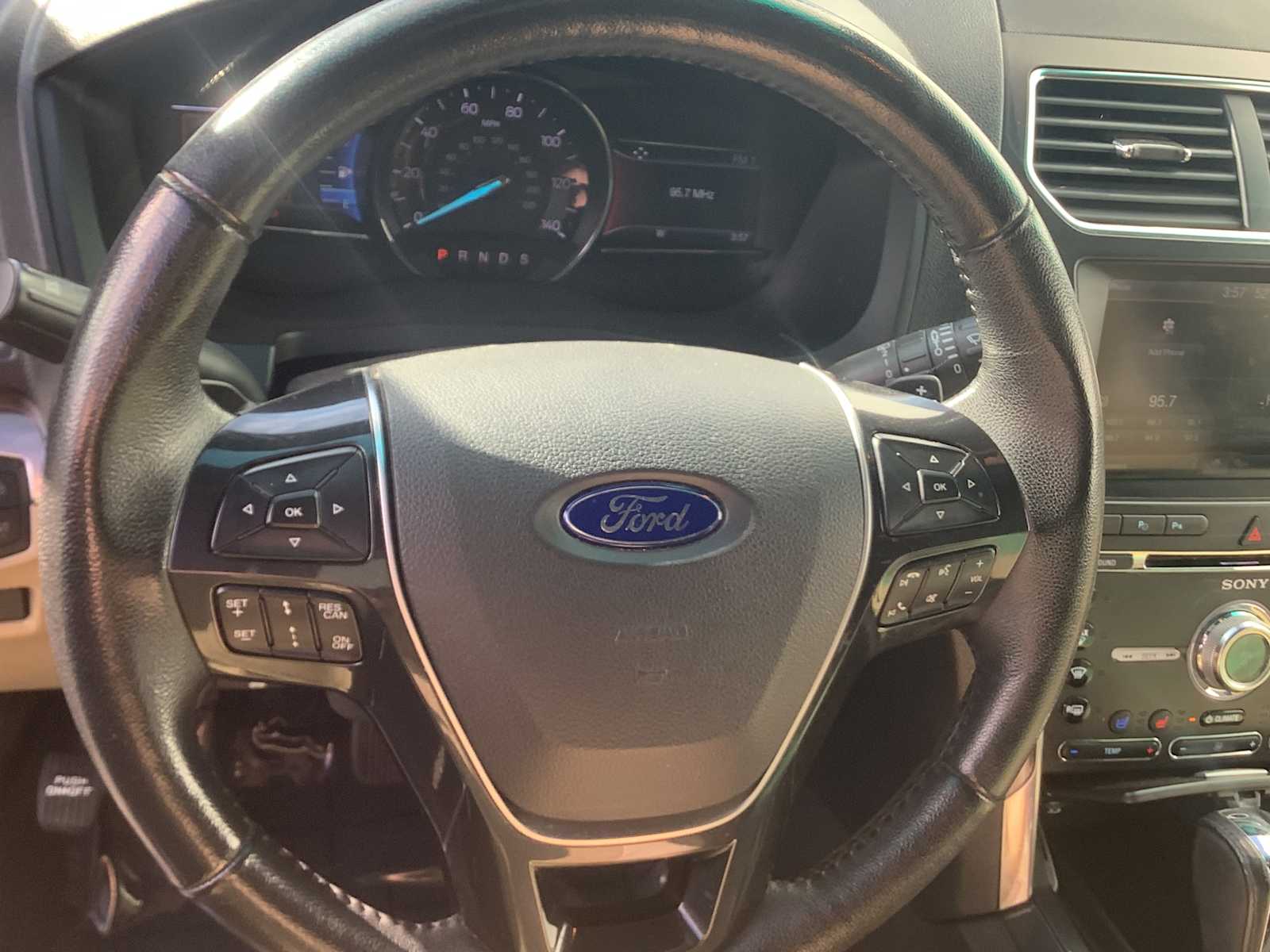 Thumbnail: 2016 Ford Explorer - 15