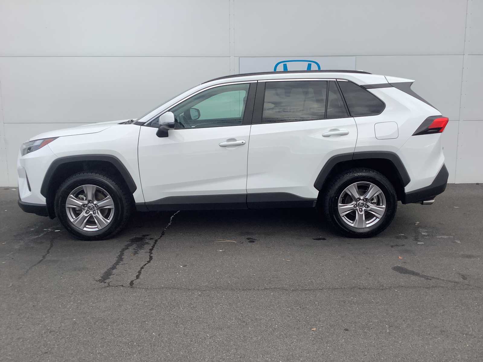 Thumbnail: 2022 Toyota RAV4 - 2