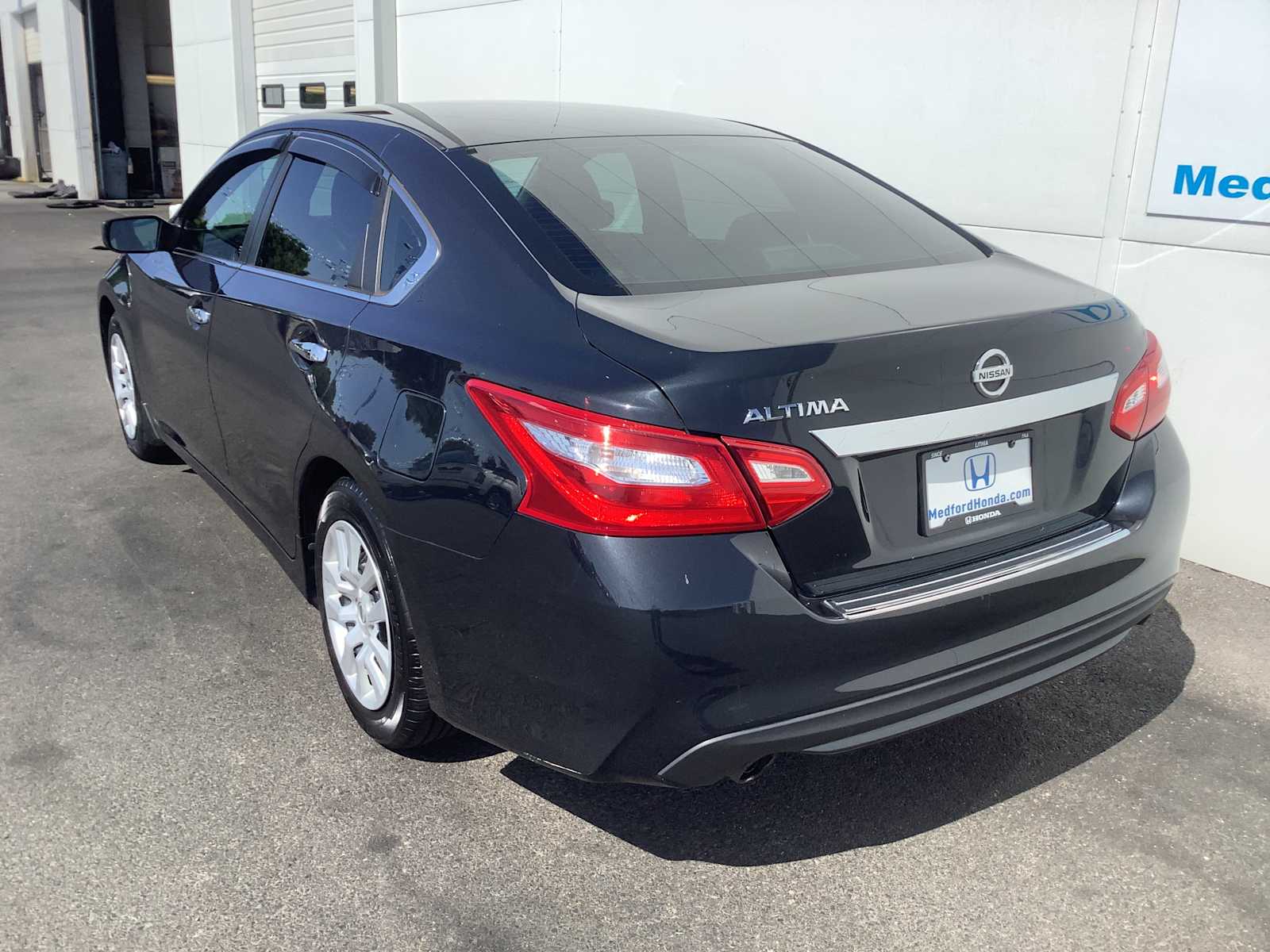 Thumbnail: 2017 Nissan Altima - 4