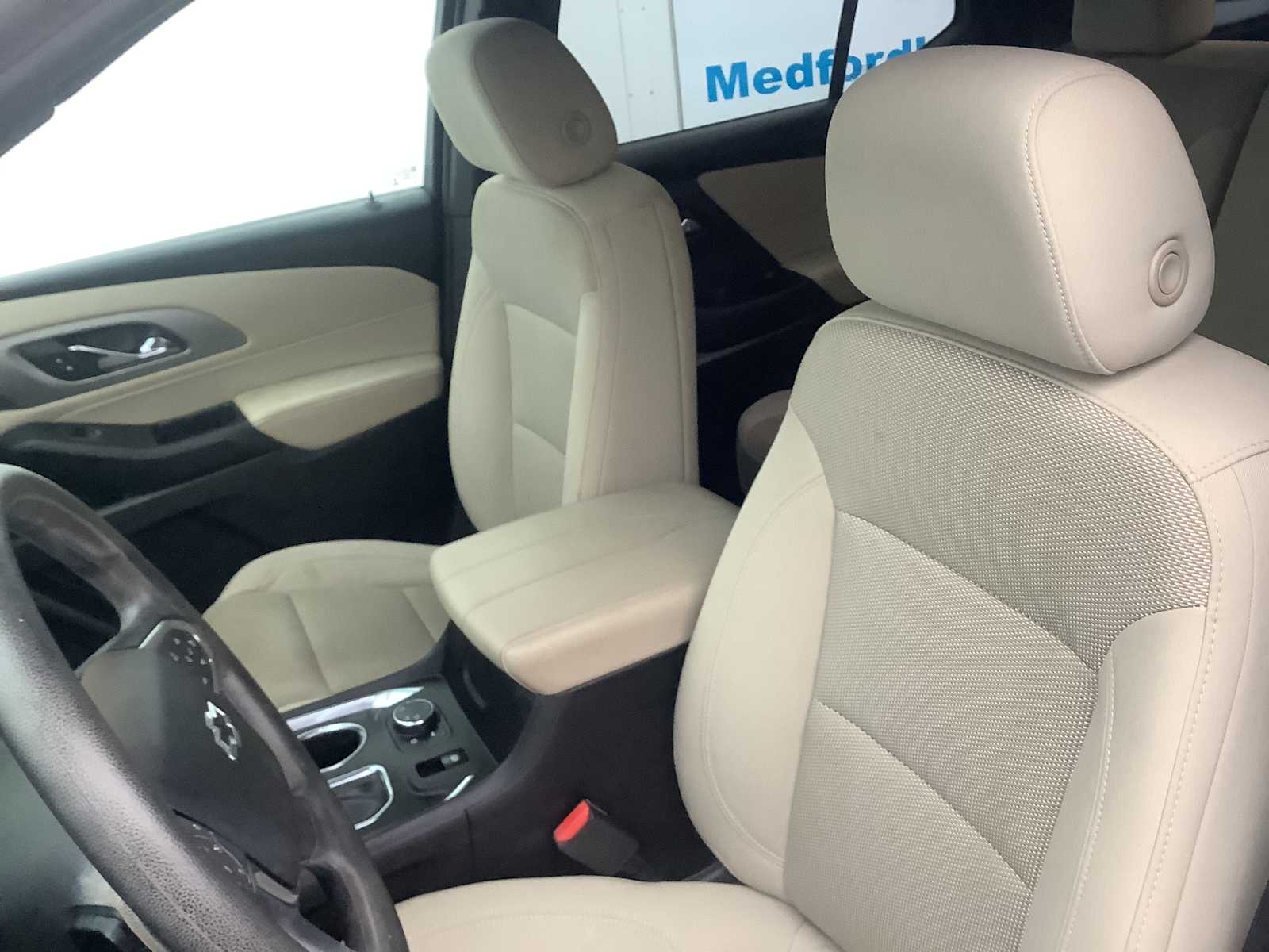 Thumbnail: 2022 Chevrolet Traverse - 10