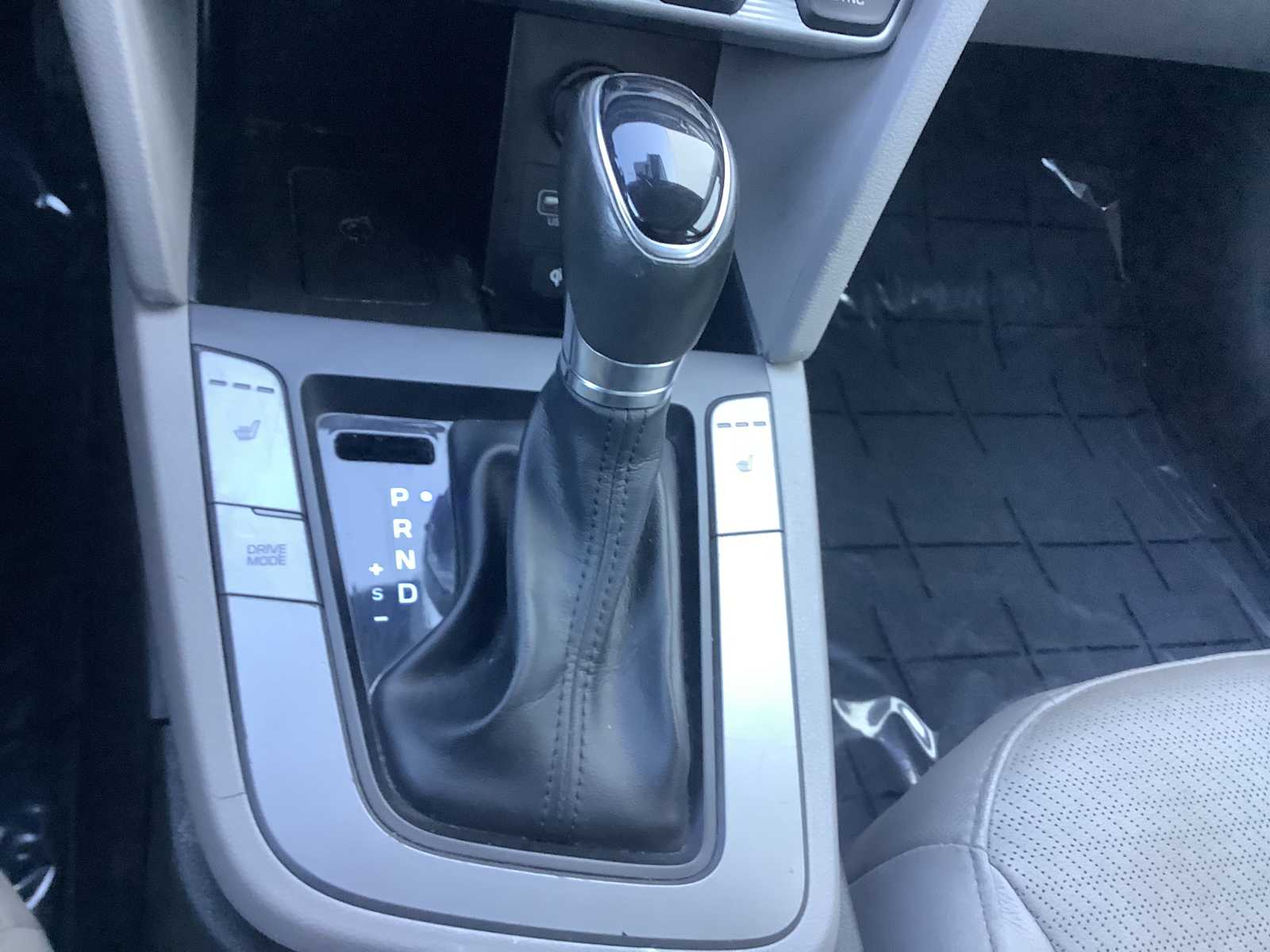 Thumbnail: 2020 Hyundai Elantra - 17