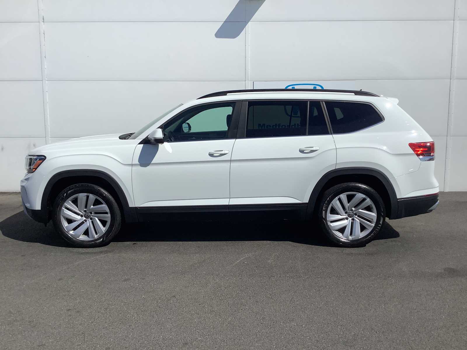 Used 2021 Volkswagen Atlas SE w/Tech with VIN 1V2HR2CA3MC595695 for sale in Medford, OR