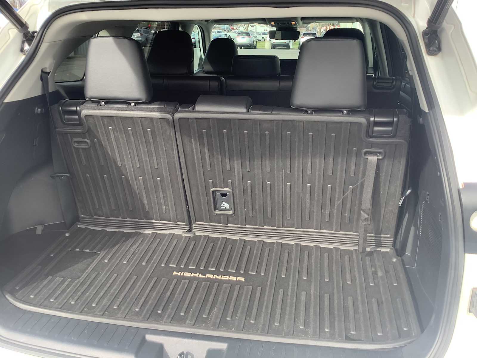 Thumbnail: 2023 Toyota Highlander - 14