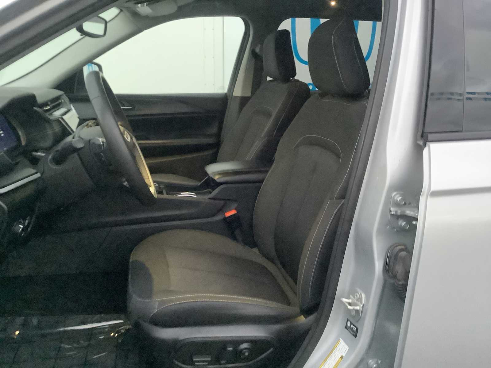 Thumbnail: 2023 Jeep Grand Cherokee - 11