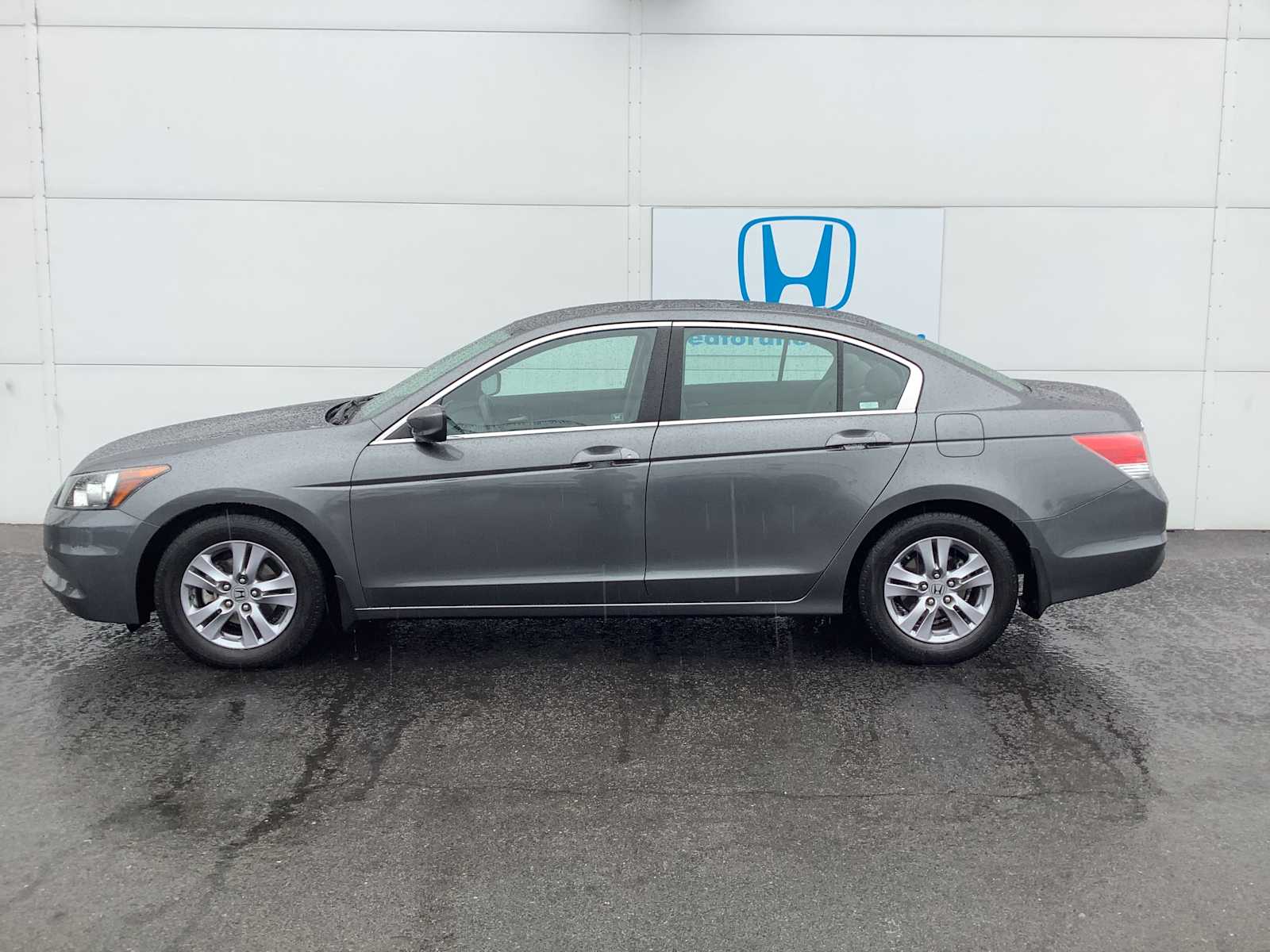 2011 Honda Accord LX-P photo 2
