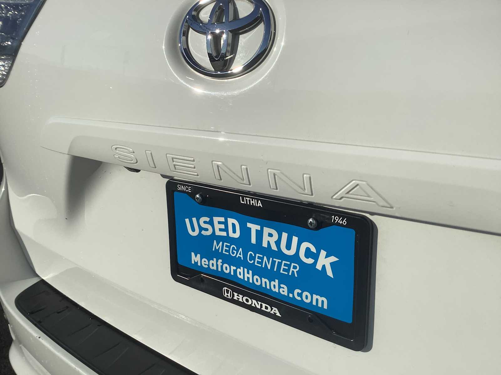 Thumbnail: 2019 Toyota Sienna - 6