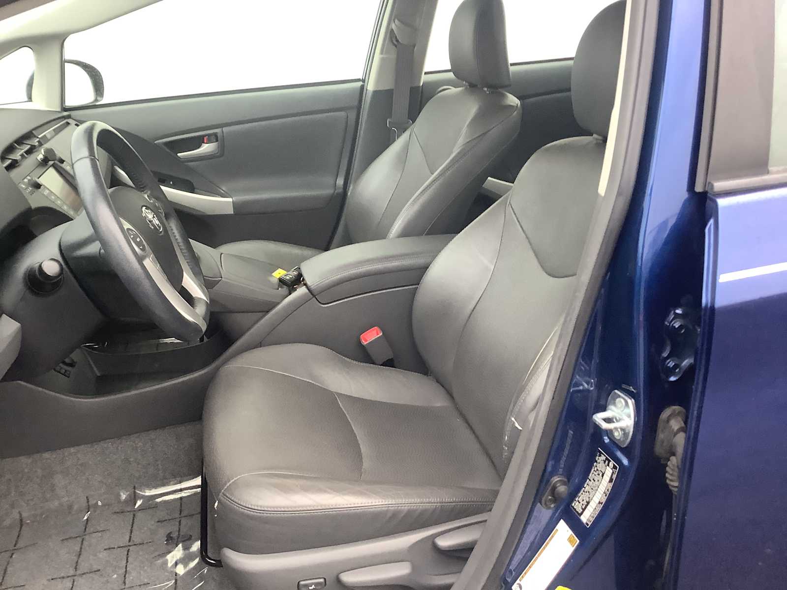 Thumbnail: 2011 Toyota Prius - 11