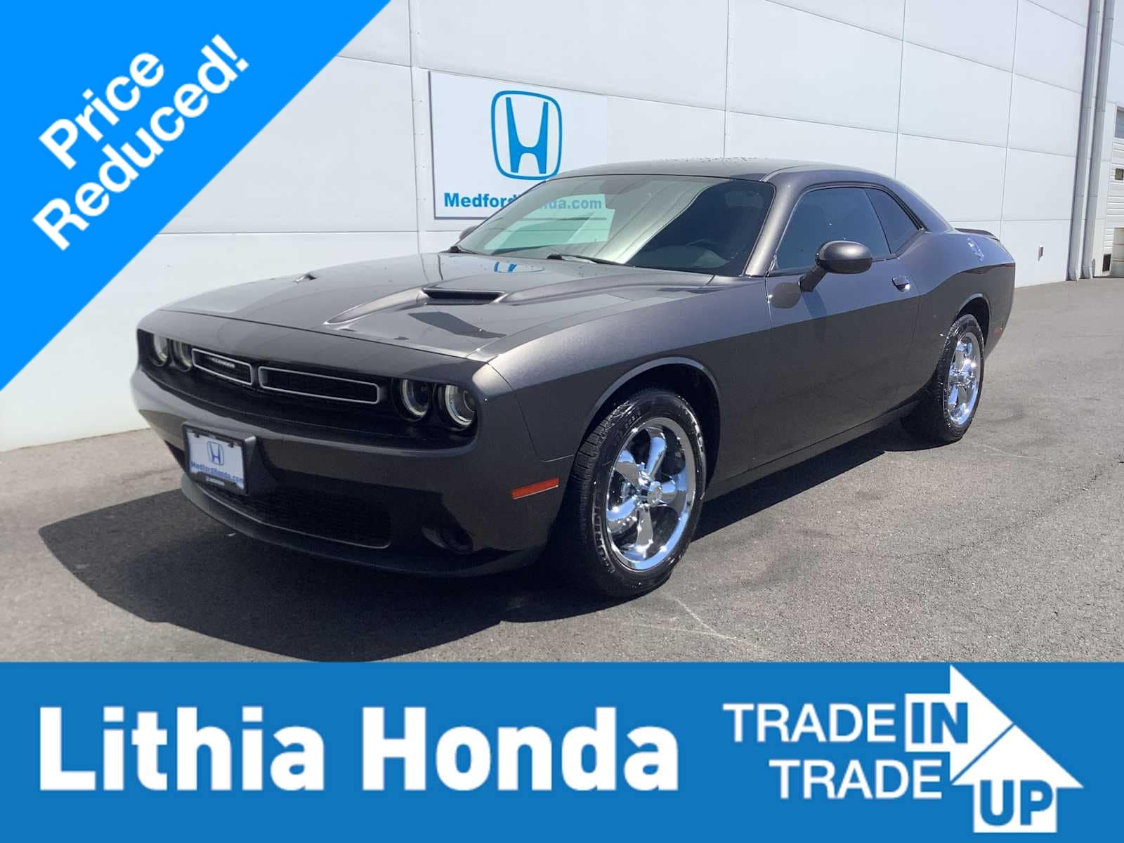 2019 Dodge Challenger SXT Auto's photo