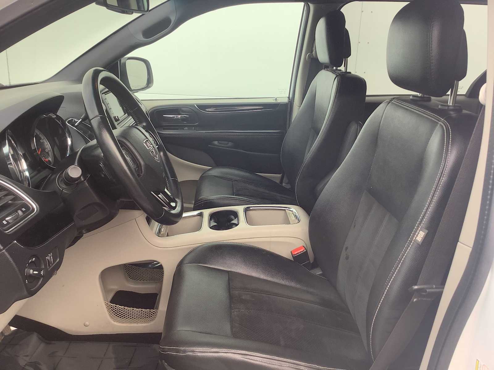 Used 2017 Dodge Grand Caravan SXT with VIN 2C4RDGCGXHR750326 for sale in Medford, OR