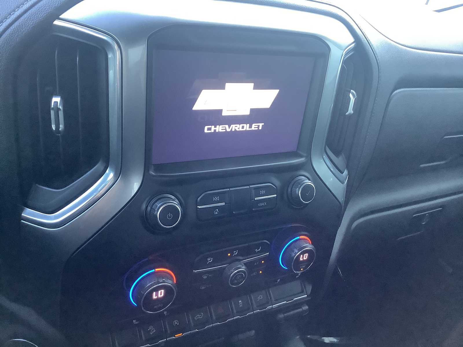 Thumbnail: 2021 Chevrolet Silverado 1500 - 17