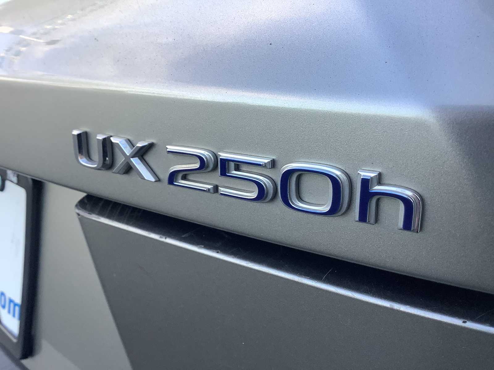 Thumbnail: 2020 Lexus UX - 6