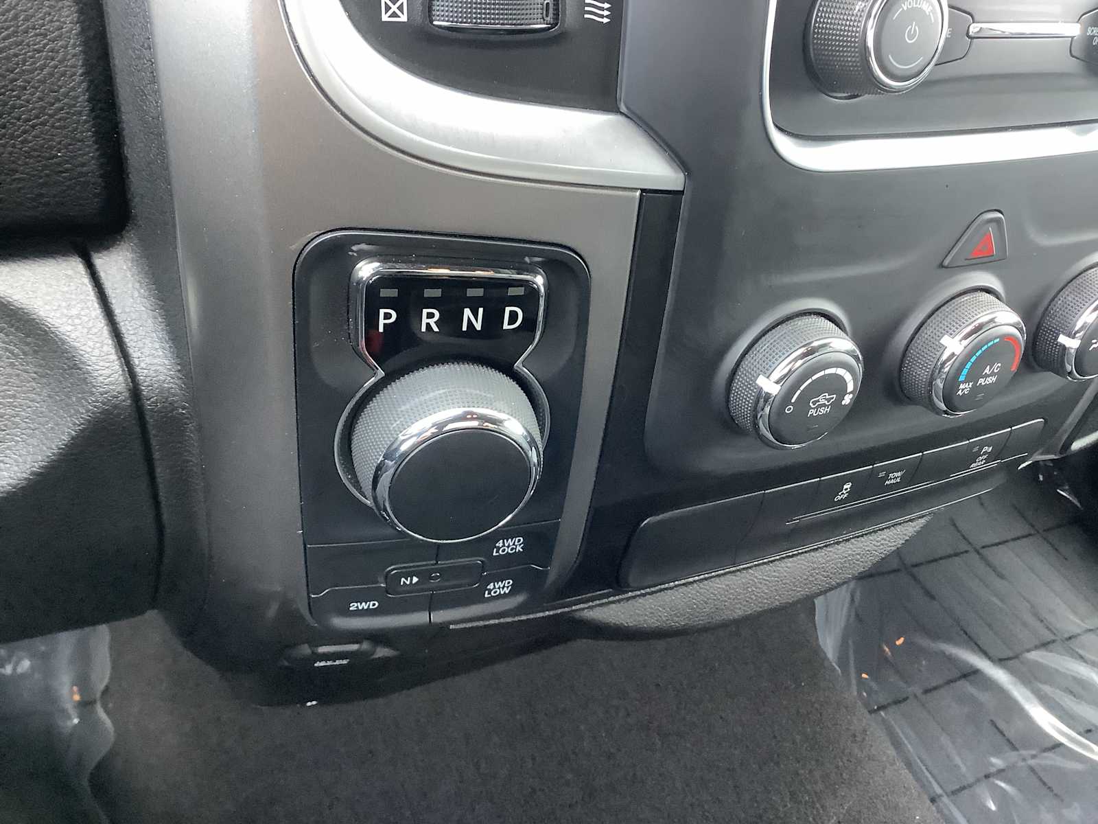 Thumbnail: 2022 RAM 1500 Classic - 17