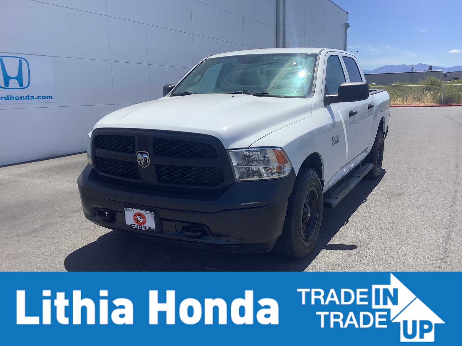 2016 RAM 1500 Tradesman 4x4 Crew Cab 5'7's photo