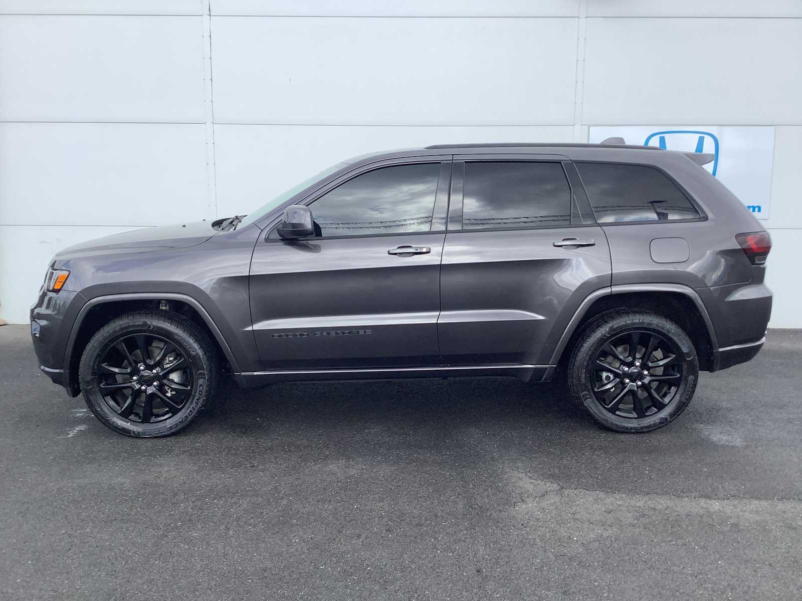 Thumbnail: 2020 Jeep Grand Cherokee - 3