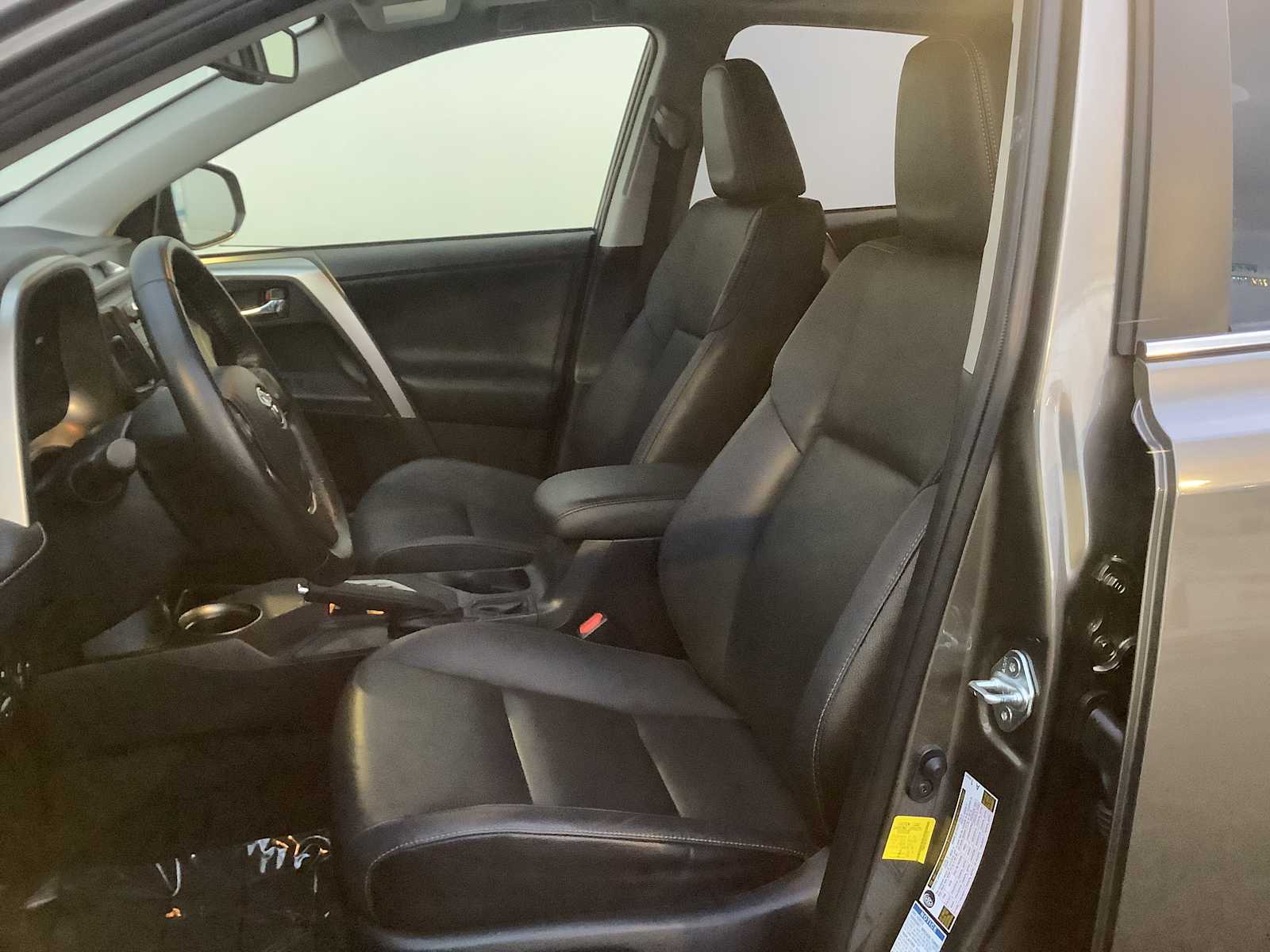 Thumbnail: 2015 Toyota RAV4 - 11