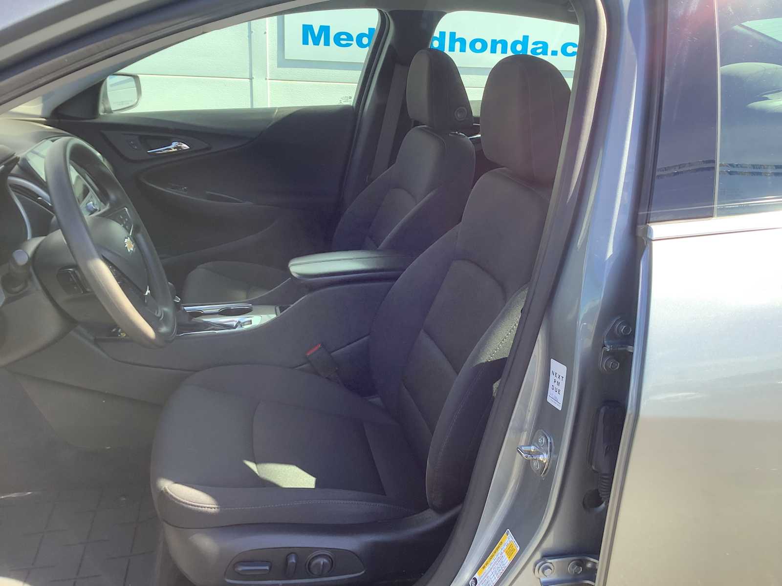 Thumbnail: 2024 Chevrolet Malibu - 10