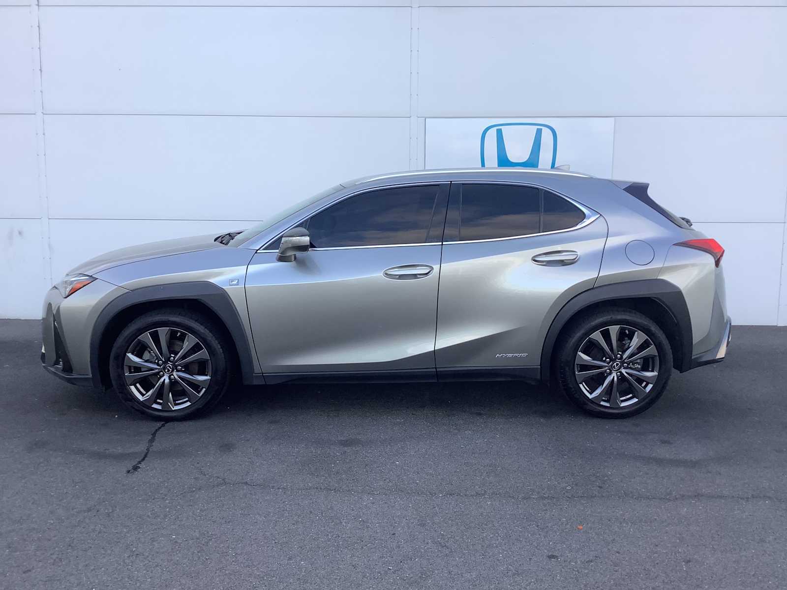 Thumbnail: 2020 Lexus UX - 2