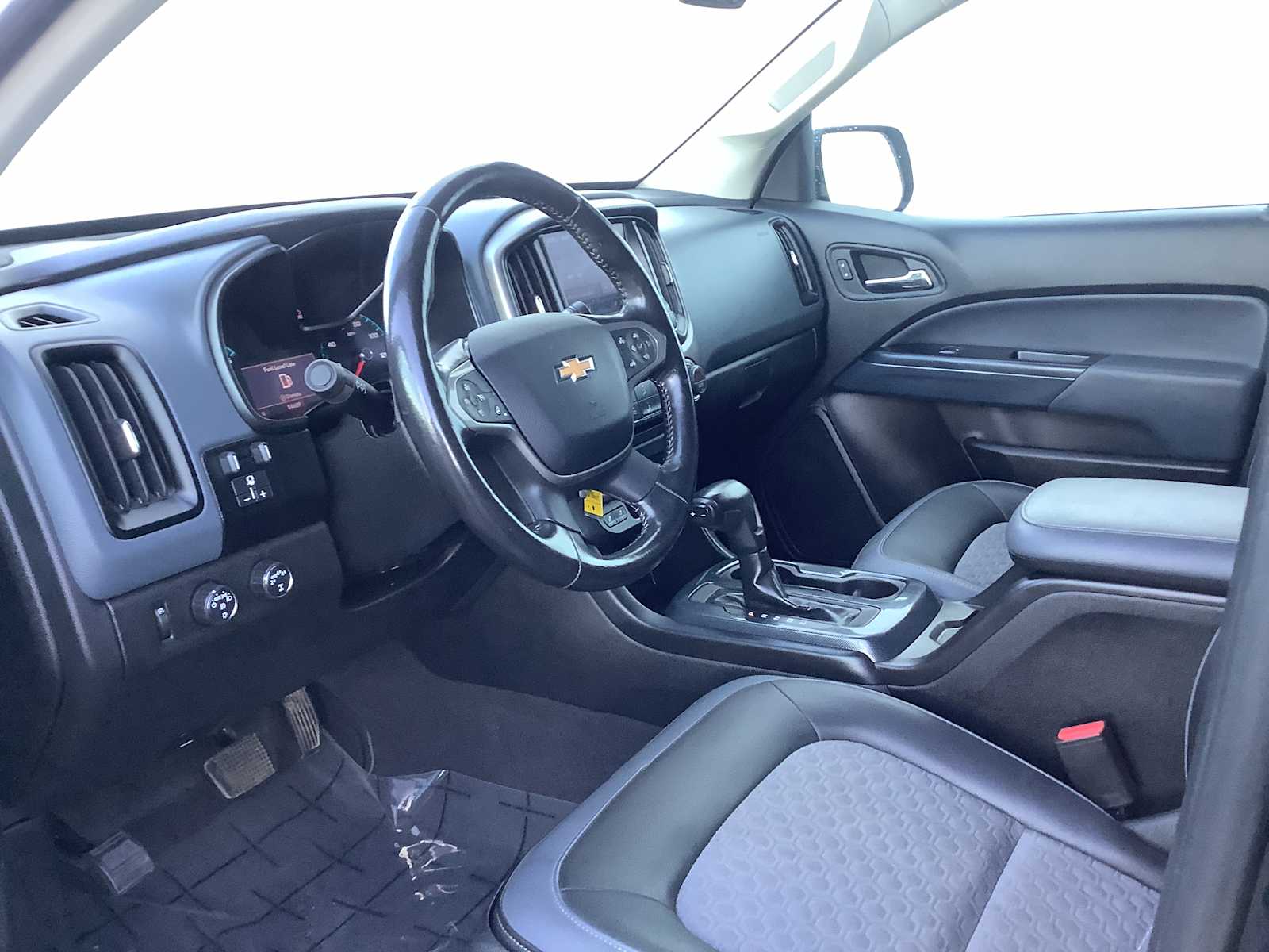 2020 Chevrolet Colorado Z71 photo 3