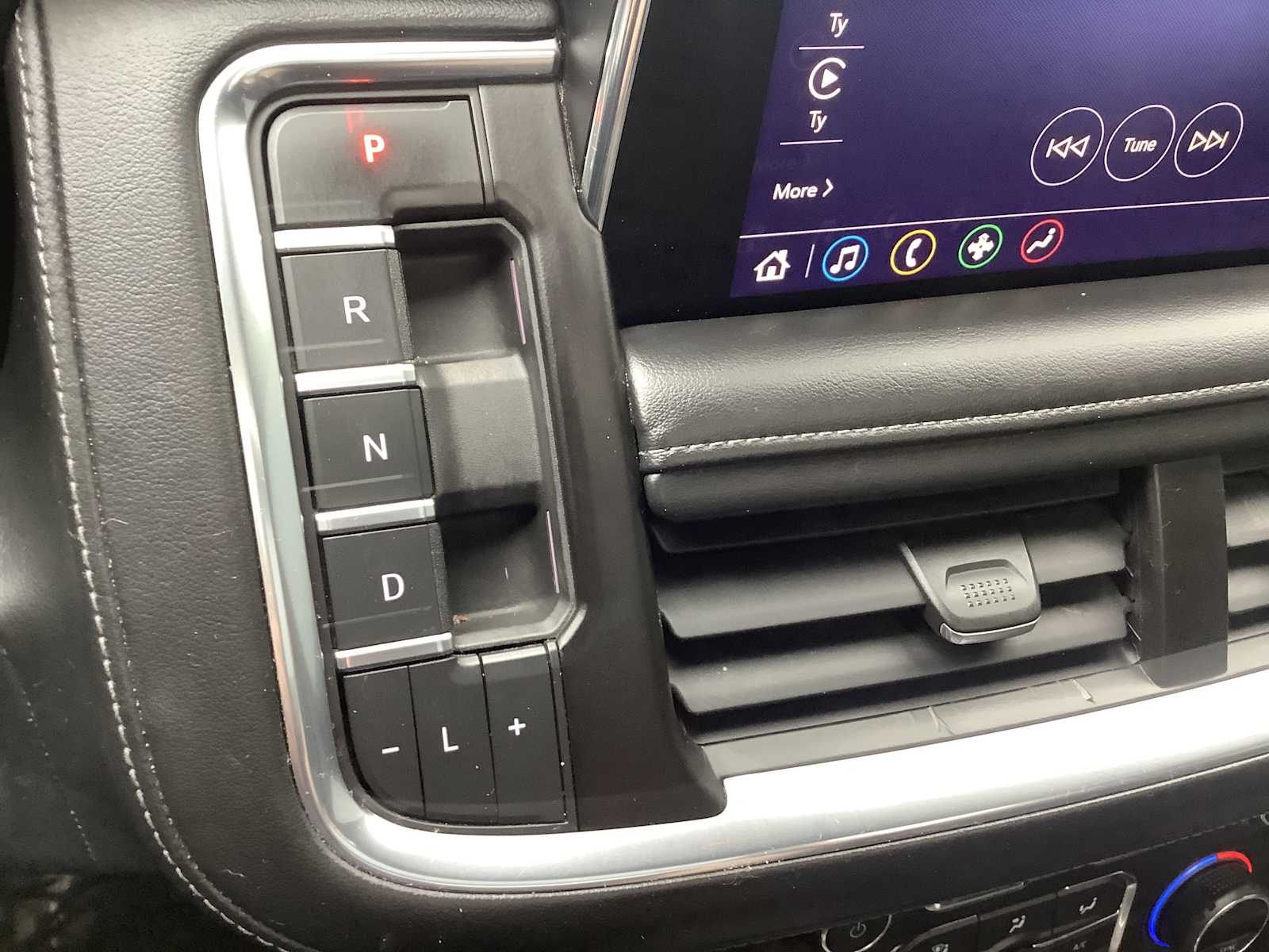 Thumbnail: 2021 Chevrolet Tahoe - 17