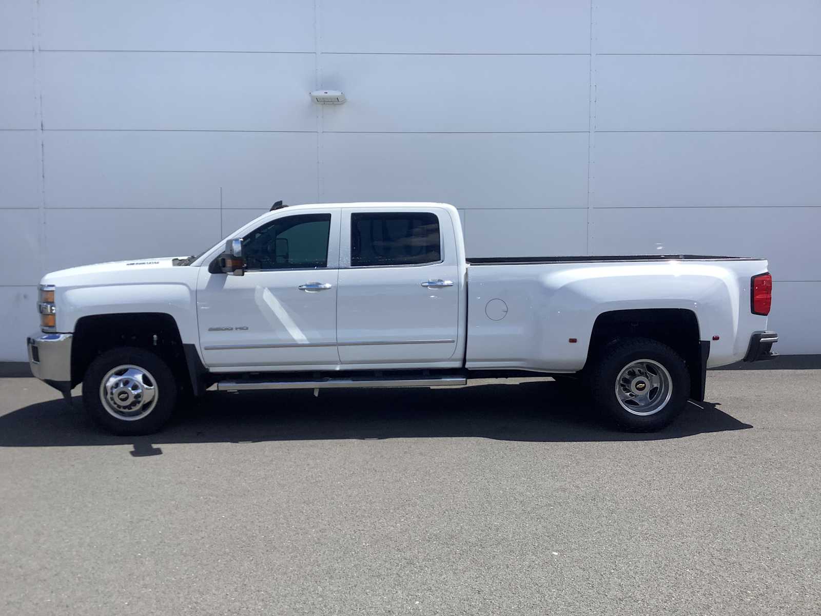 Thumbnail: 2015 Chevrolet Silverado 3500 - 2
