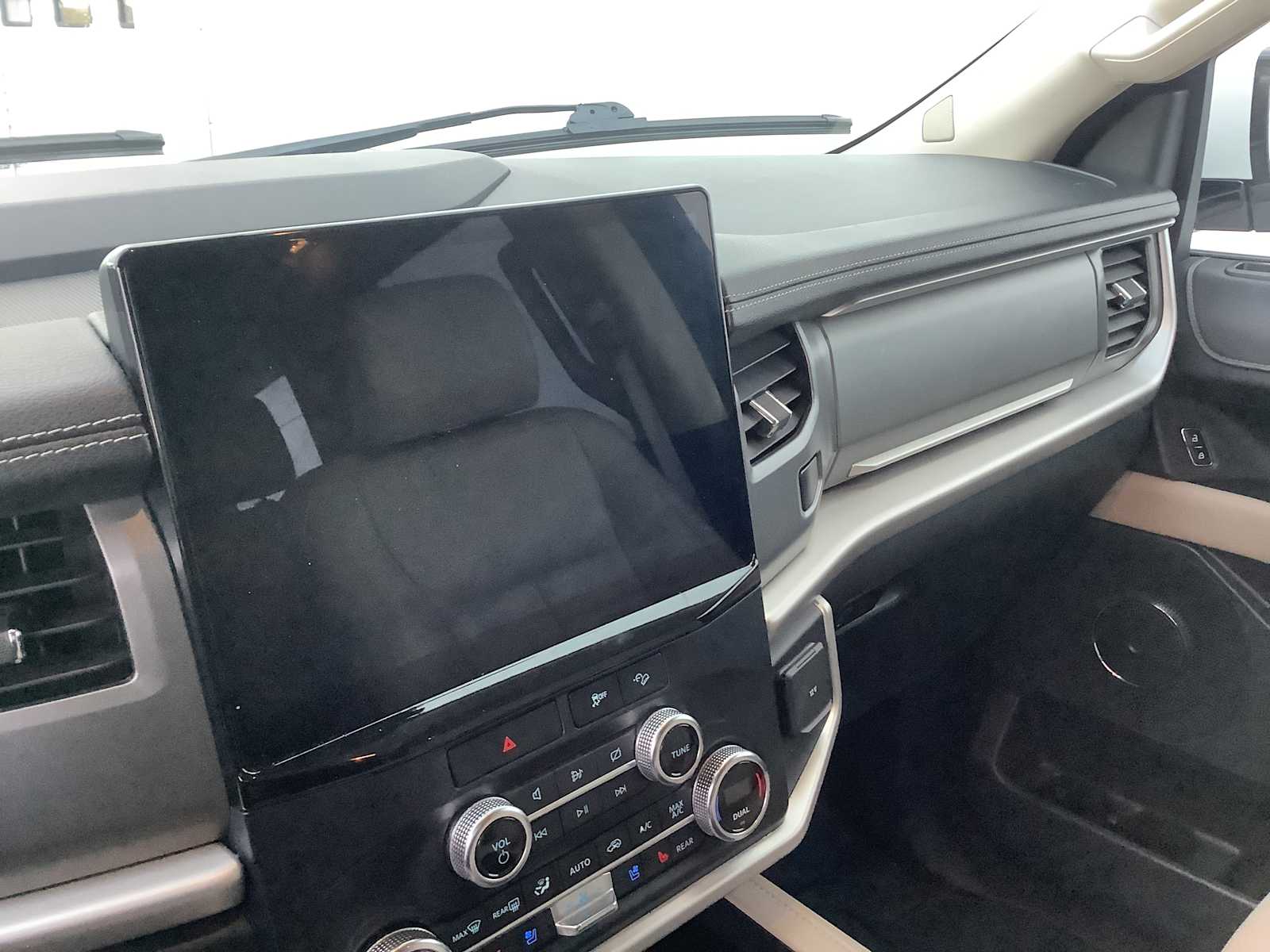 Thumbnail: 2023 Ford Expedition MAX - 17