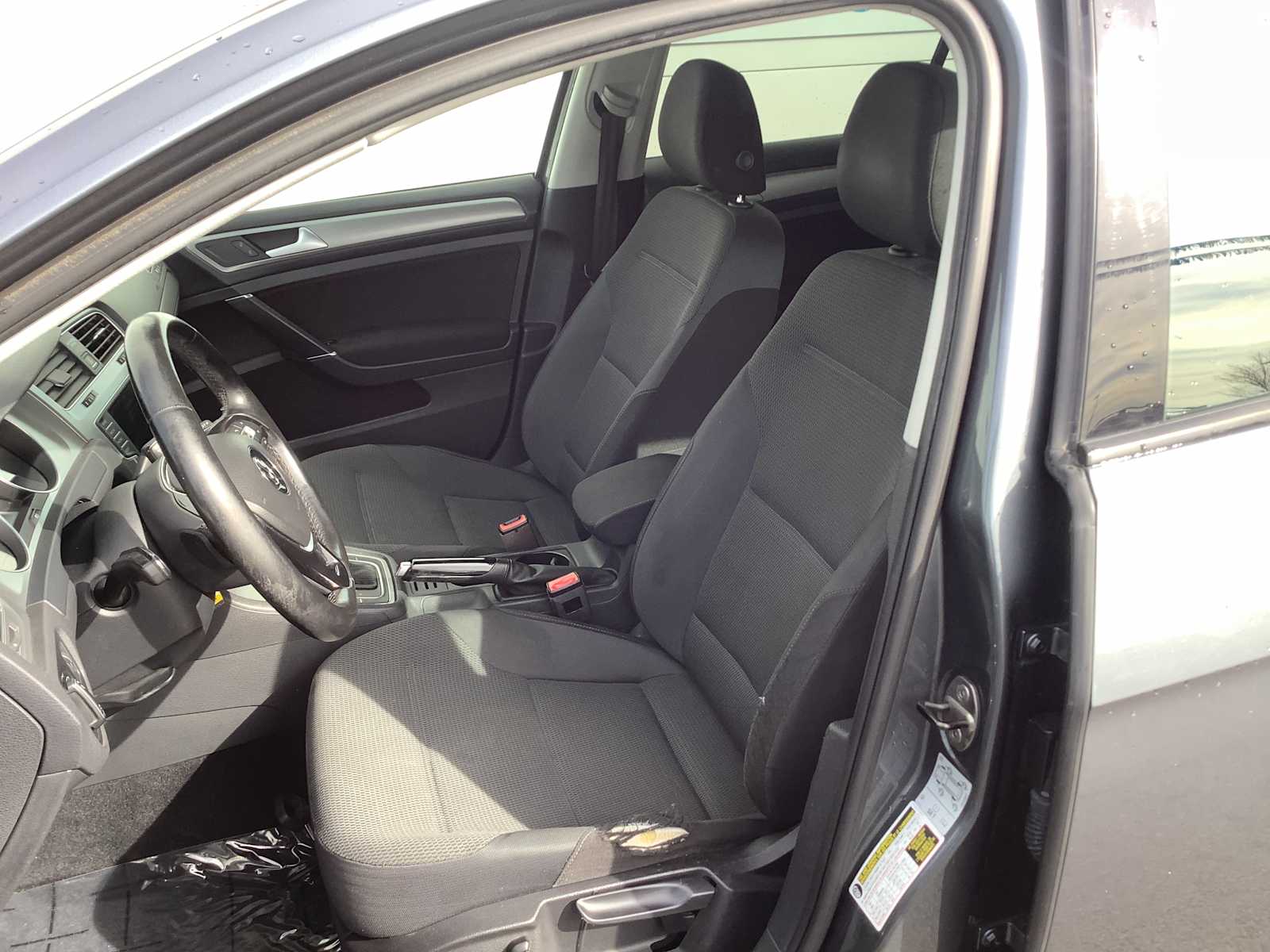 Thumbnail: 2016 Volkswagen e-Golf - 11