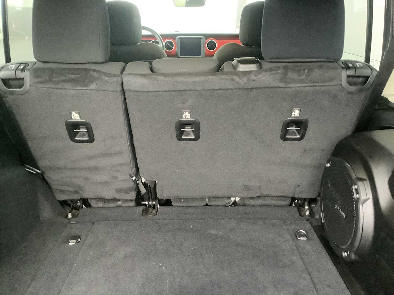 Thumbnail: 2019 Jeep Wrangler - 14