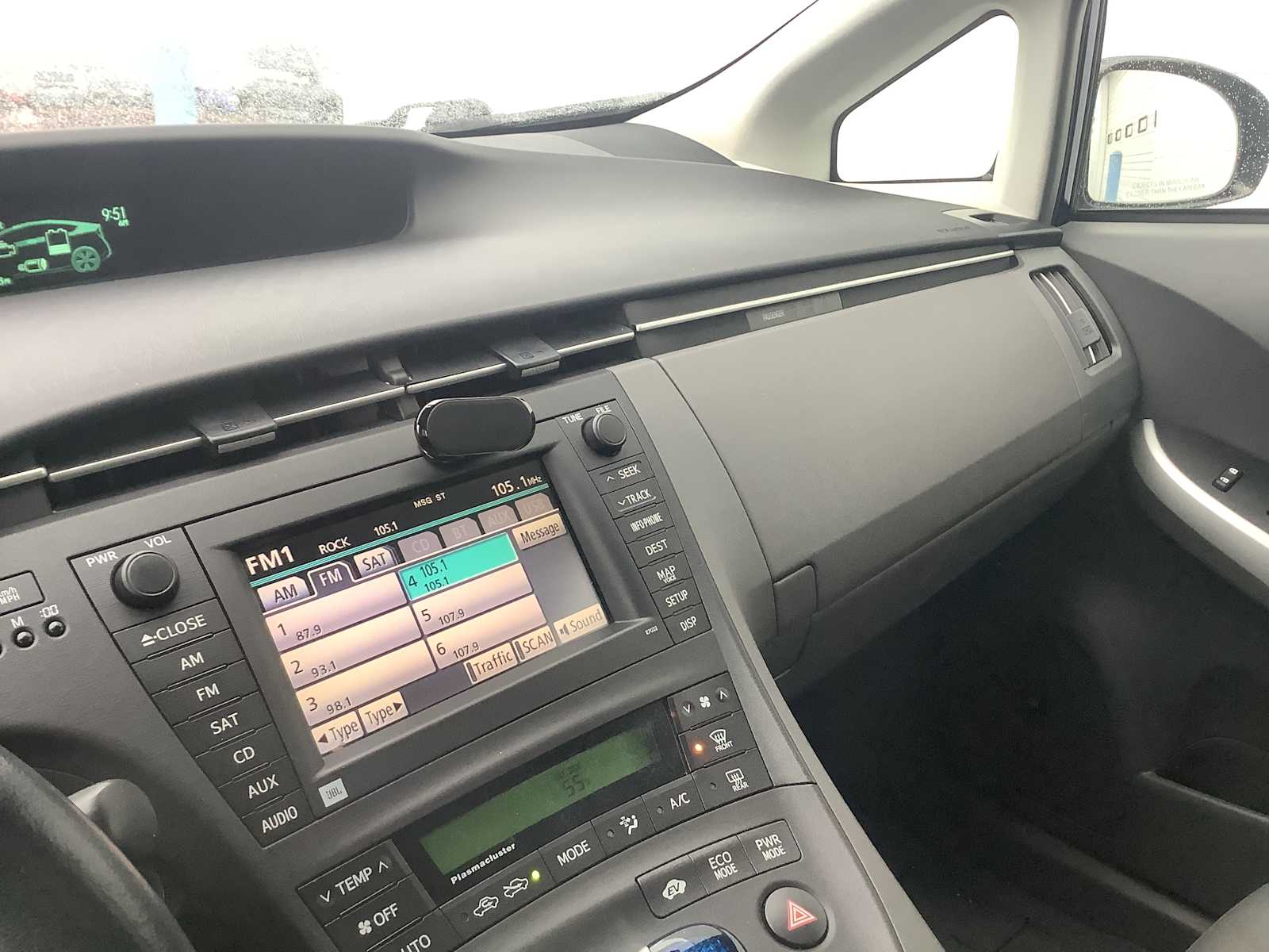 Thumbnail: 2011 Toyota Prius - 17