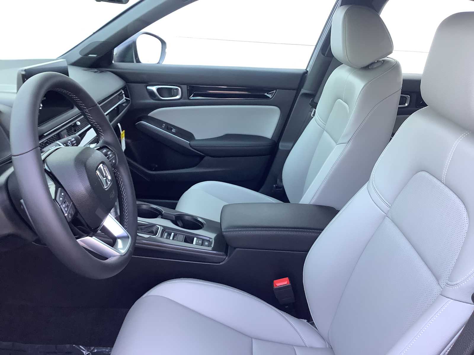2025 Honda Civic Hybrid Sport Touring Hatchback photo 2