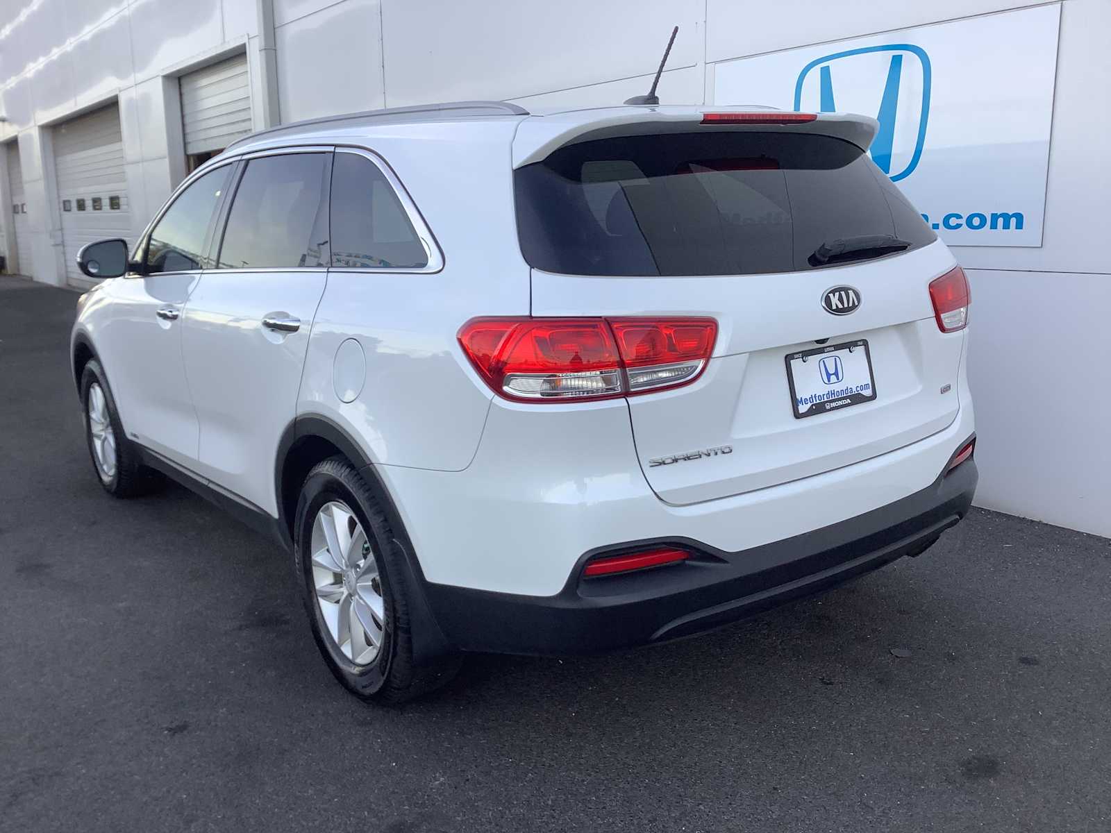 Thumbnail: 2017 Kia Sorento - 4