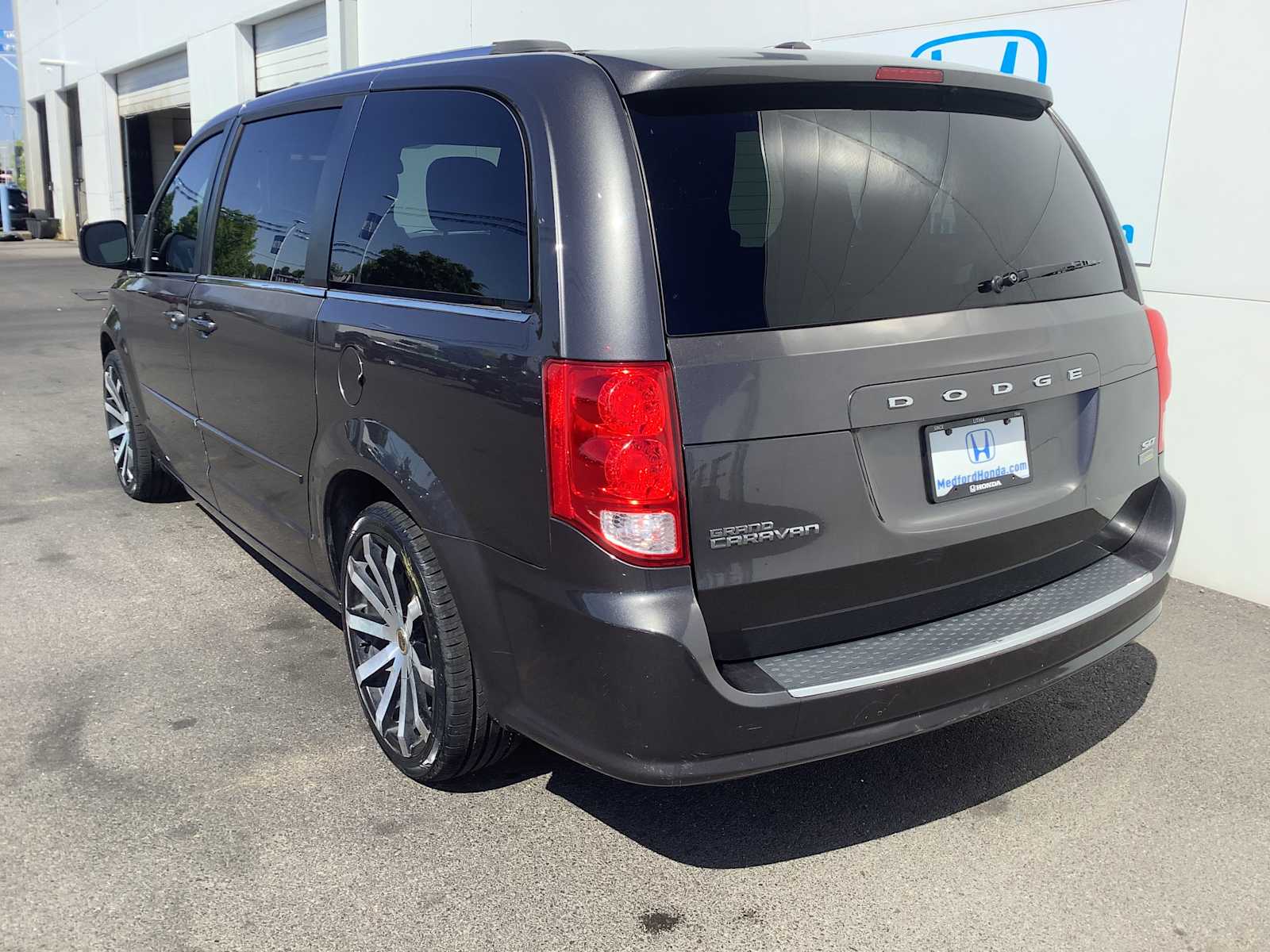 Thumbnail: 2017 Dodge Grand Caravan - 4