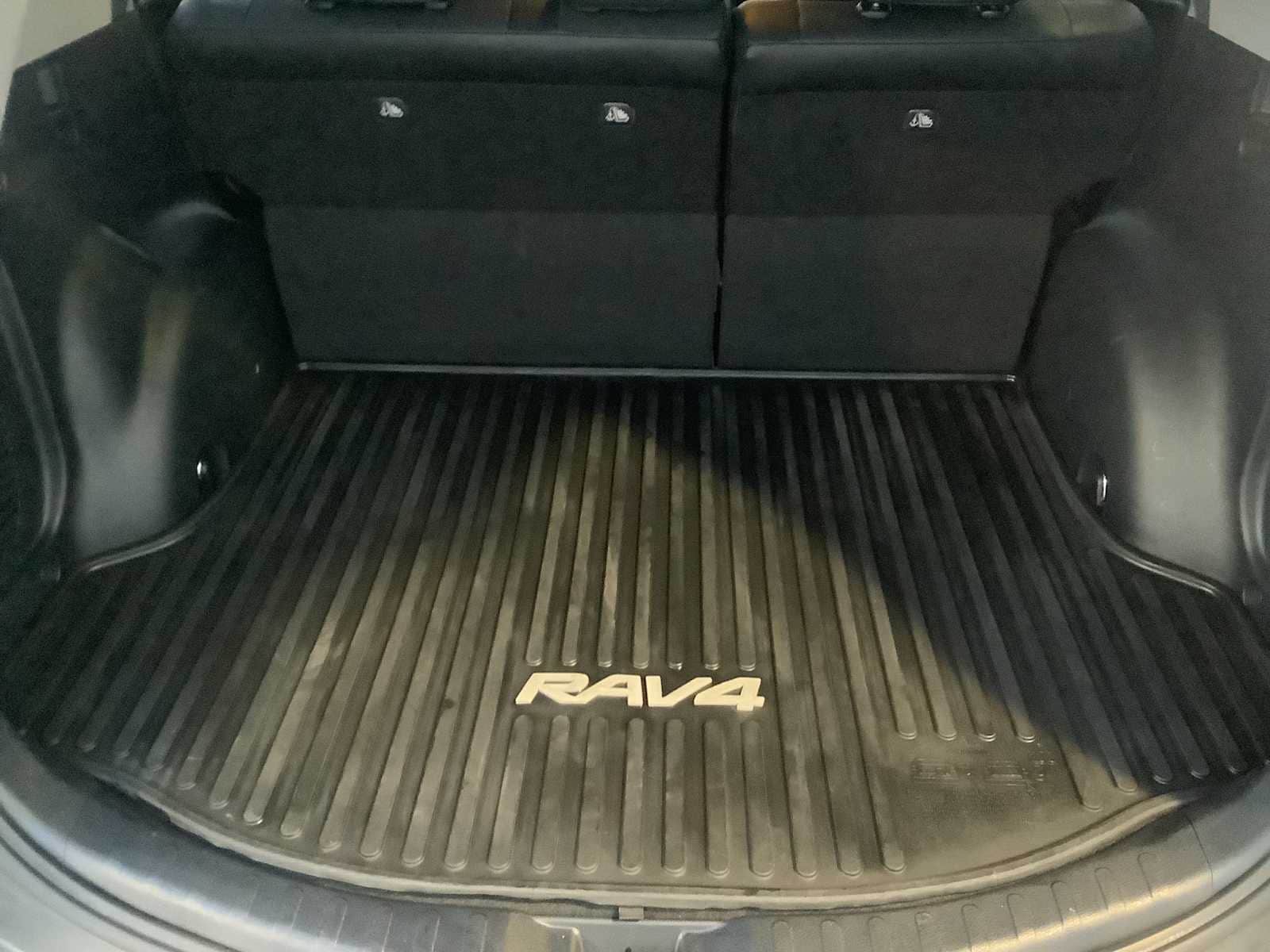 Thumbnail: 2015 Toyota RAV4 - 14