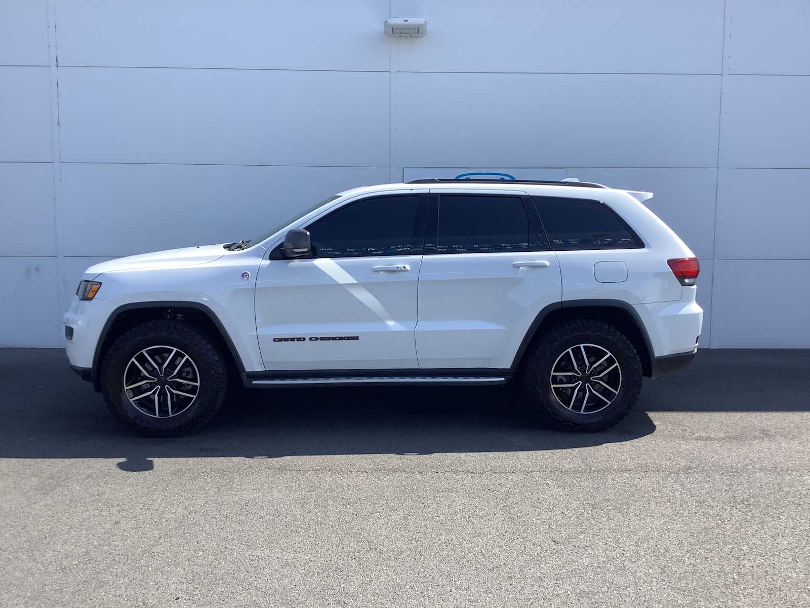2021 Jeep Grand Cherokee Trailhawk photo 2