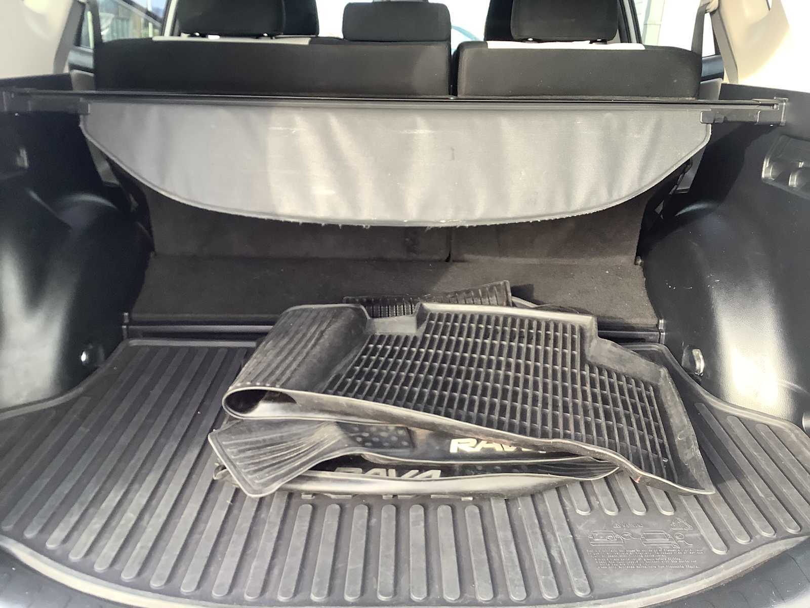 Thumbnail: 2018 Toyota RAV4 - 20