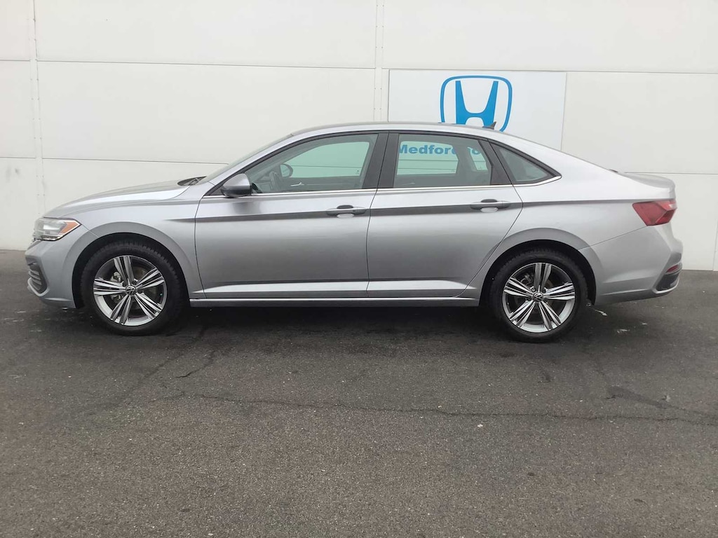 Used 2024 Volkswagen Jetta 1.5T SE Sedan