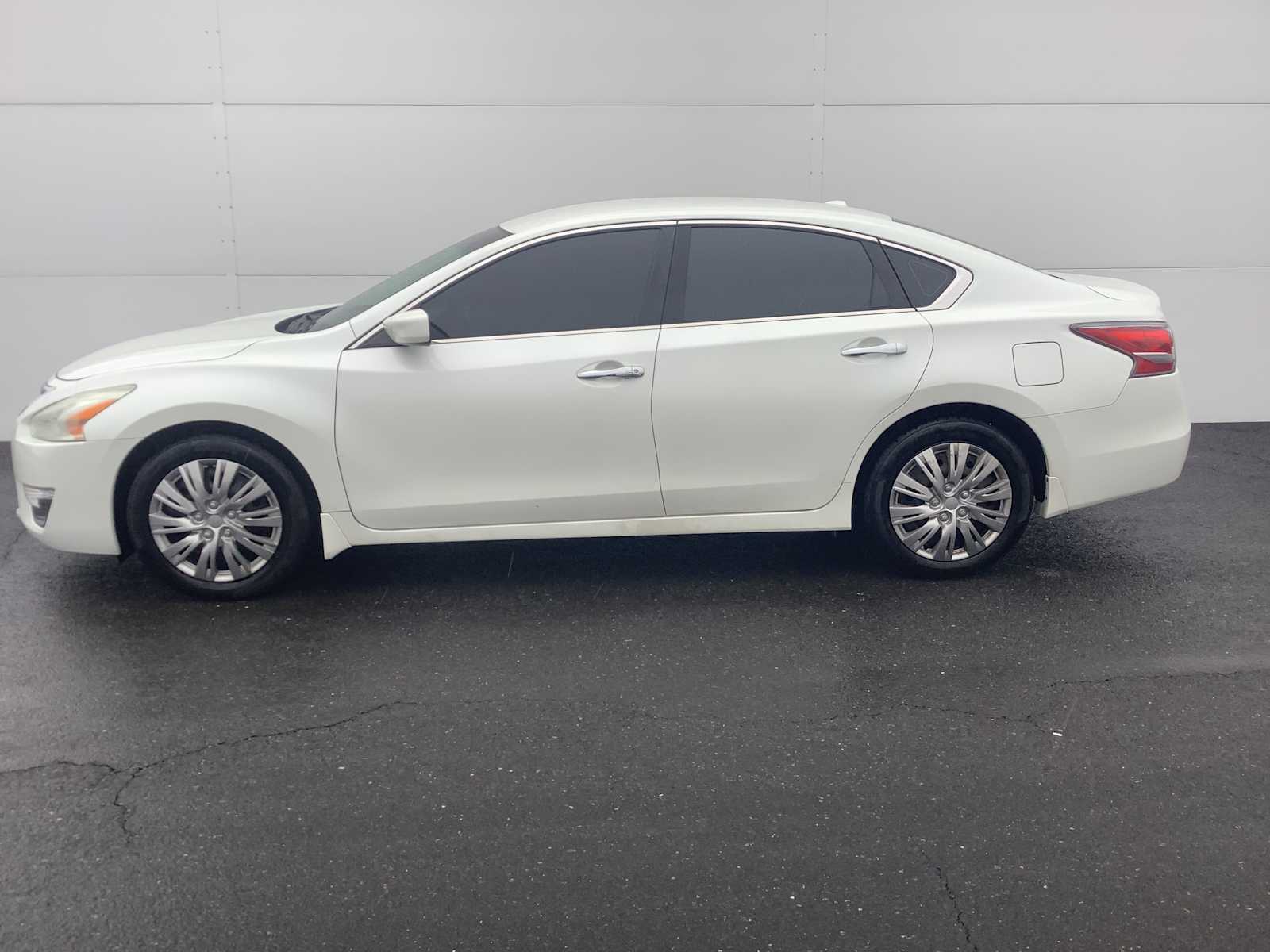 Used 2014 Nissan Altima SV with VIN 1N4AL3AP4EN211338 for sale in Medford, OR