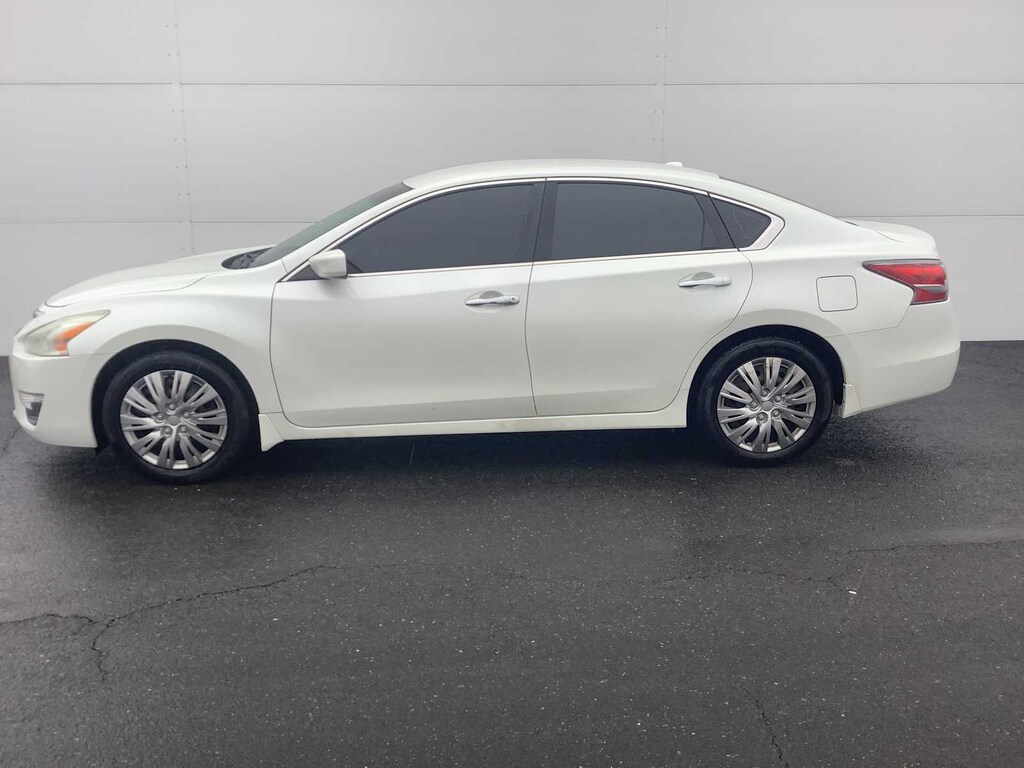Used 2014 Nissan Altima 2.5 SV Sedan