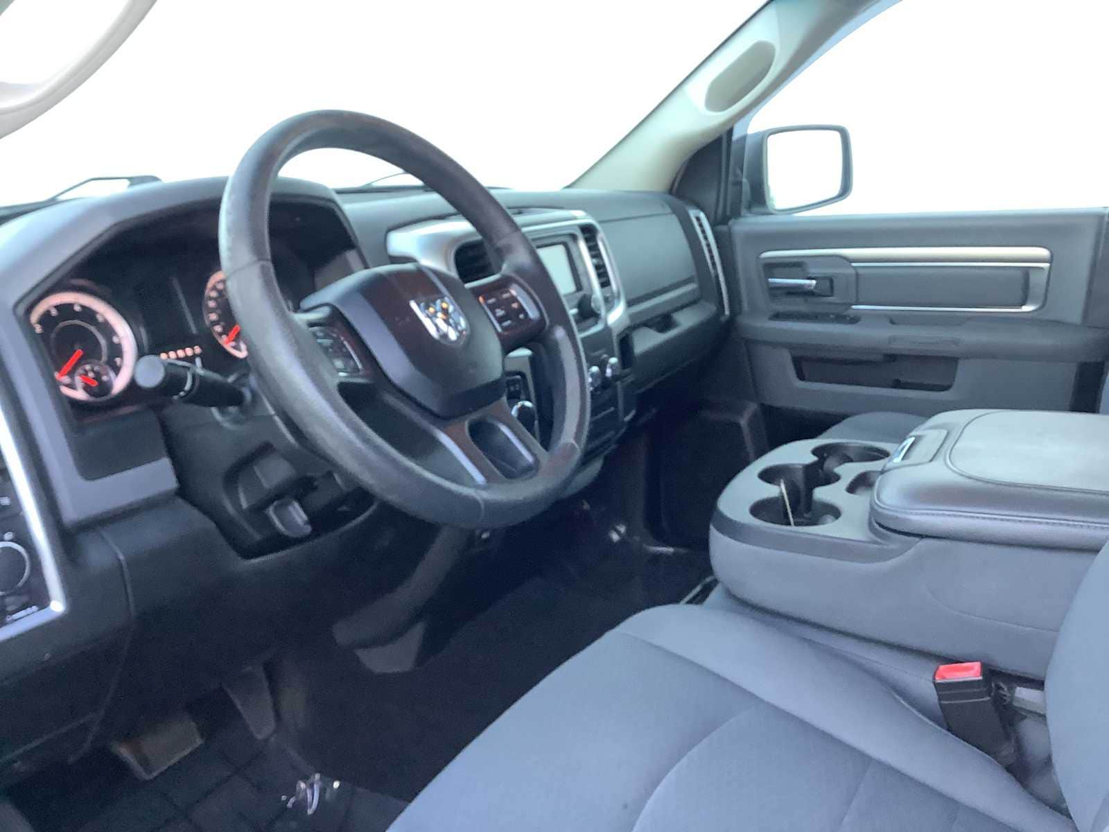 Thumbnail: 2020 RAM 1500 Classic - 3